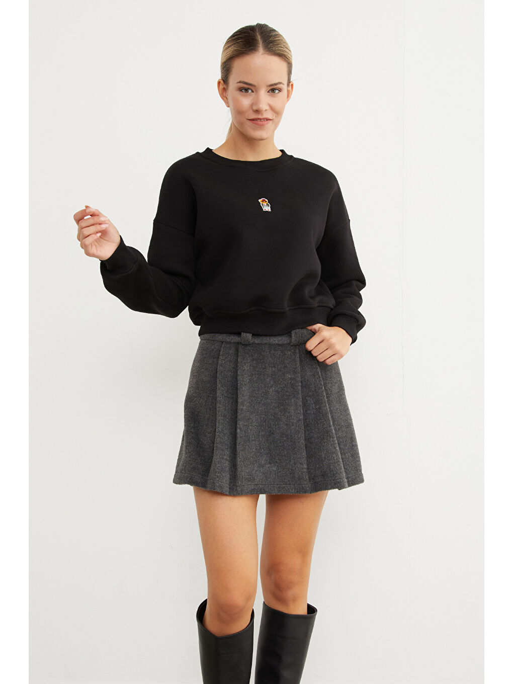 Siyah 3 İplik Ayıcık Nakışlı Bisiklet Yaka Sweatshirt-4