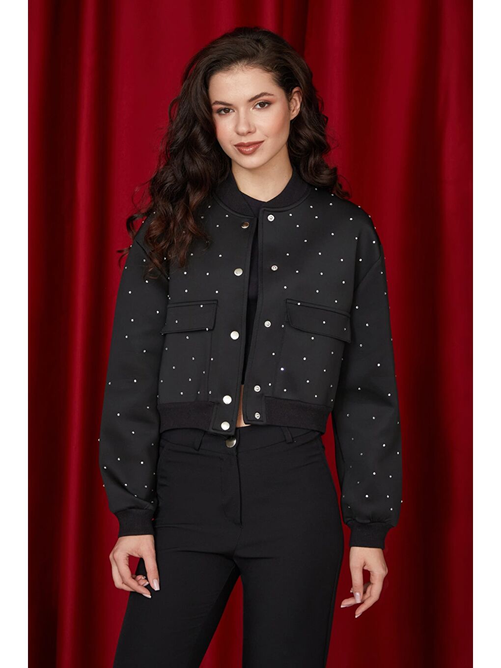 Siyah Taş Detaylı Çıtçıtlı Çift Cepli Crop Ceket