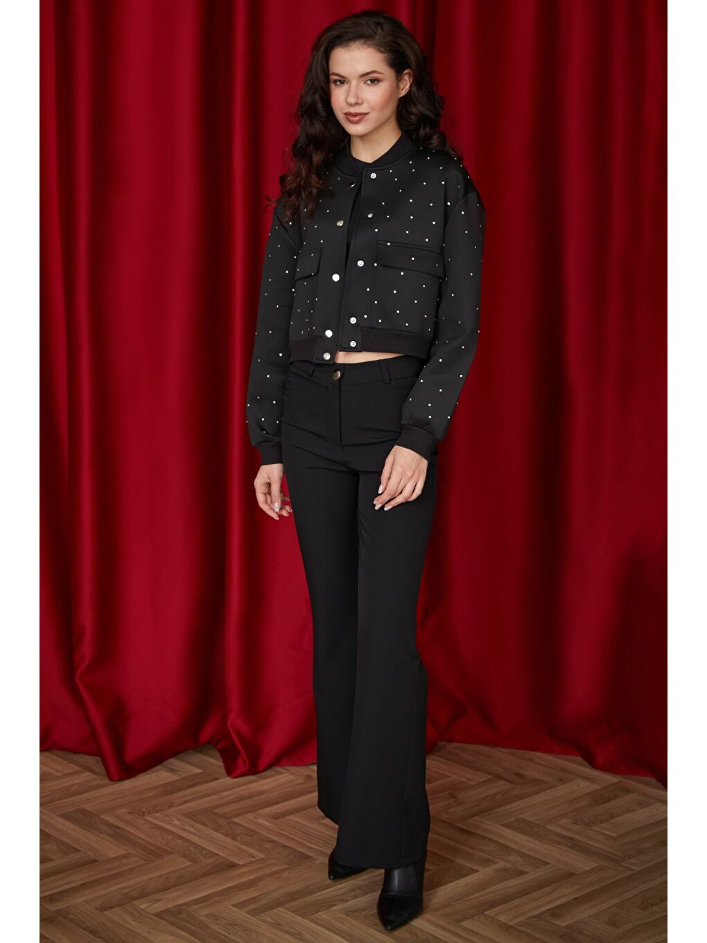 Siyah Taş Detaylı Çıtçıtlı Çift Cepli Crop Ceket-1
