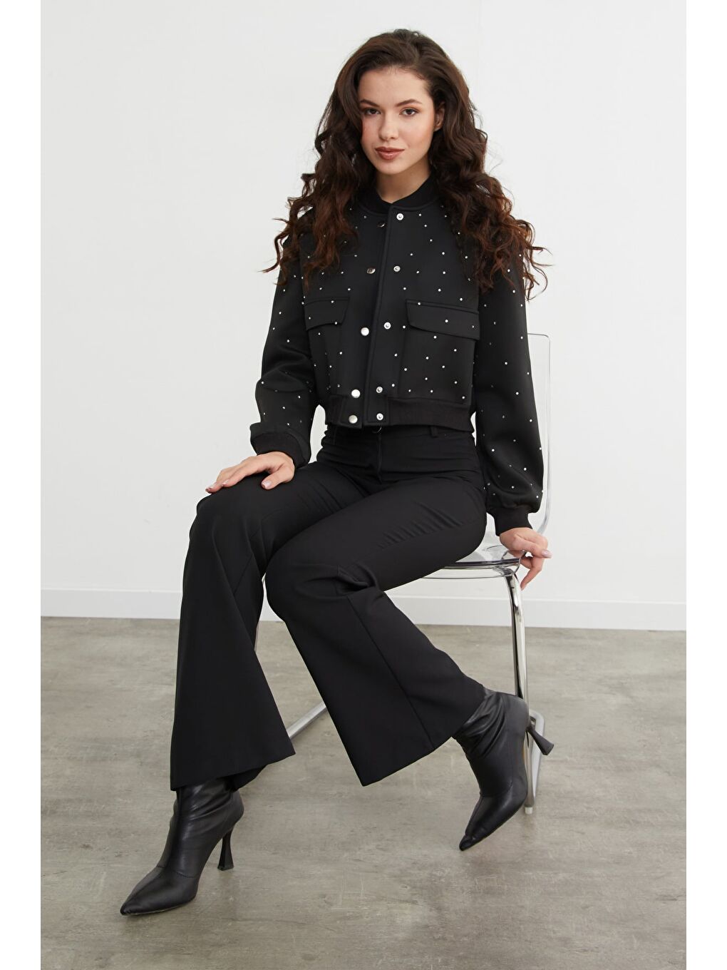 Siyah Taş Detaylı Çıtçıtlı Çift Cepli Crop Ceket-3