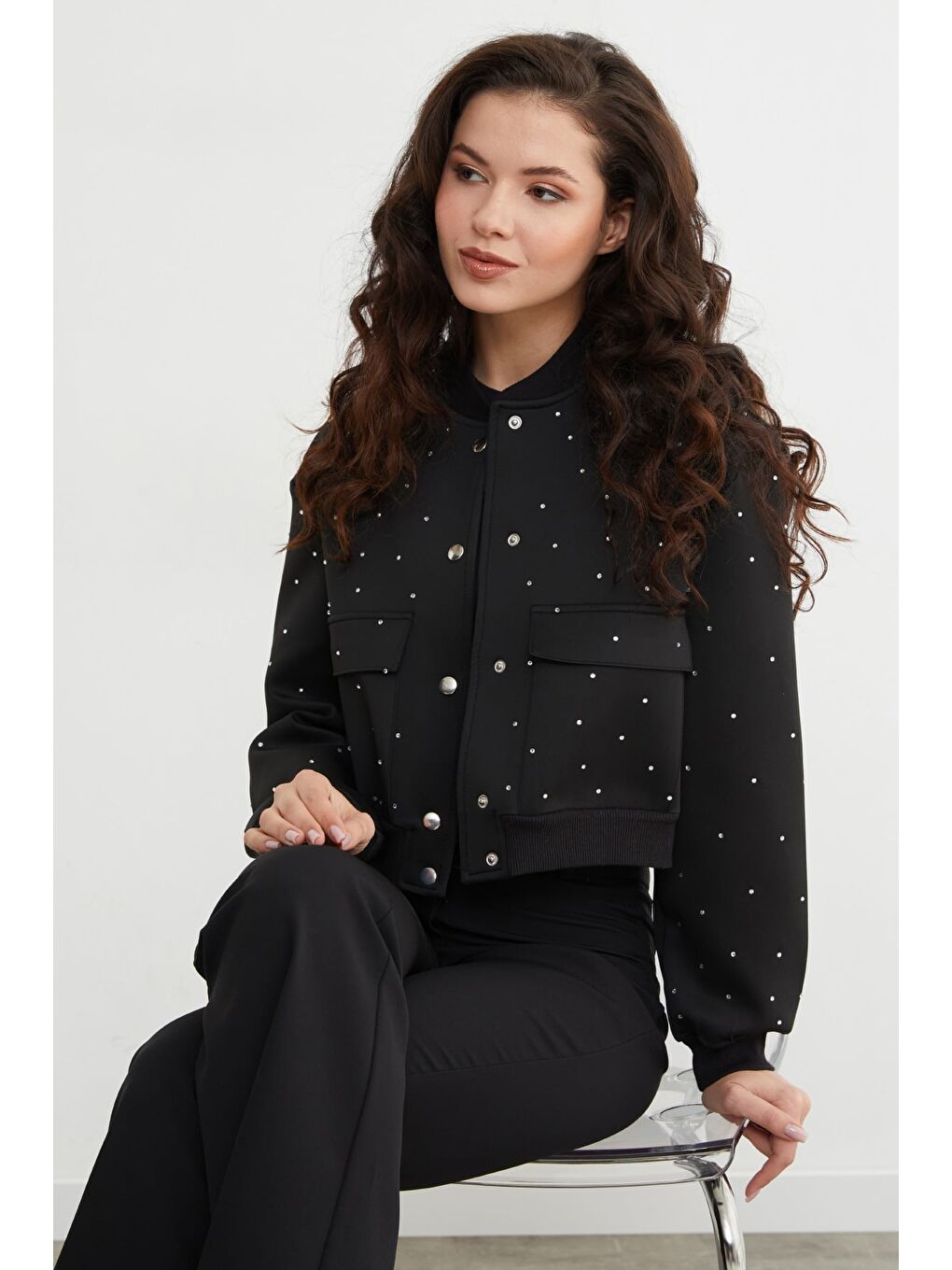 Siyah Taş Detaylı Çıtçıtlı Çift Cepli Crop Ceket-4