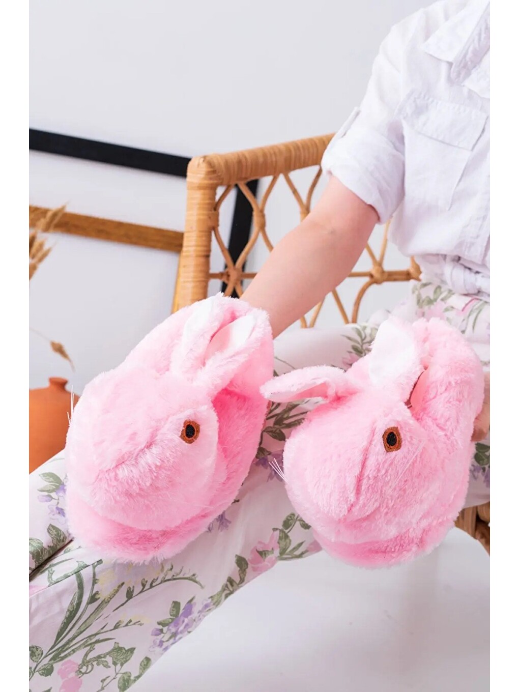 Pembe Tavşan Figürlü Gri Pelüş Panduf Ev Pandufu Unisex-1