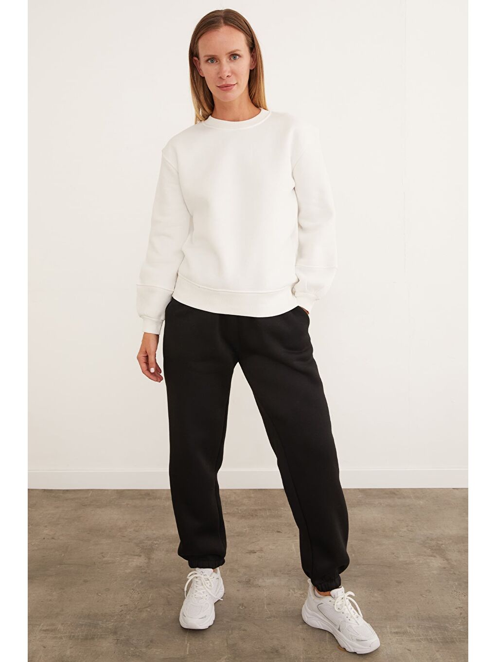 Ekru 3 İplik Basic Bisiklet Yaka Sweatshirt-2