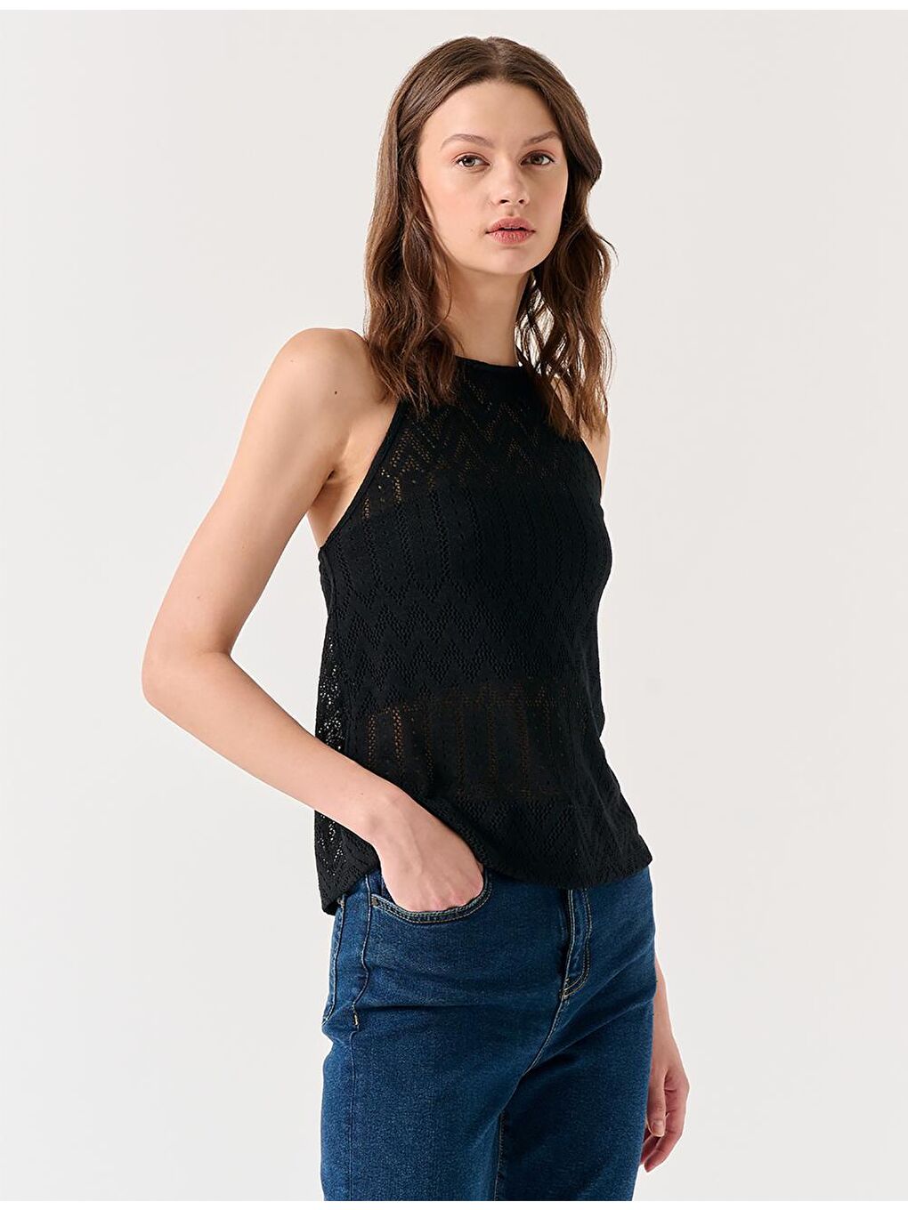 Siyah Boyundan Bağlı Delikli Örme Atlet