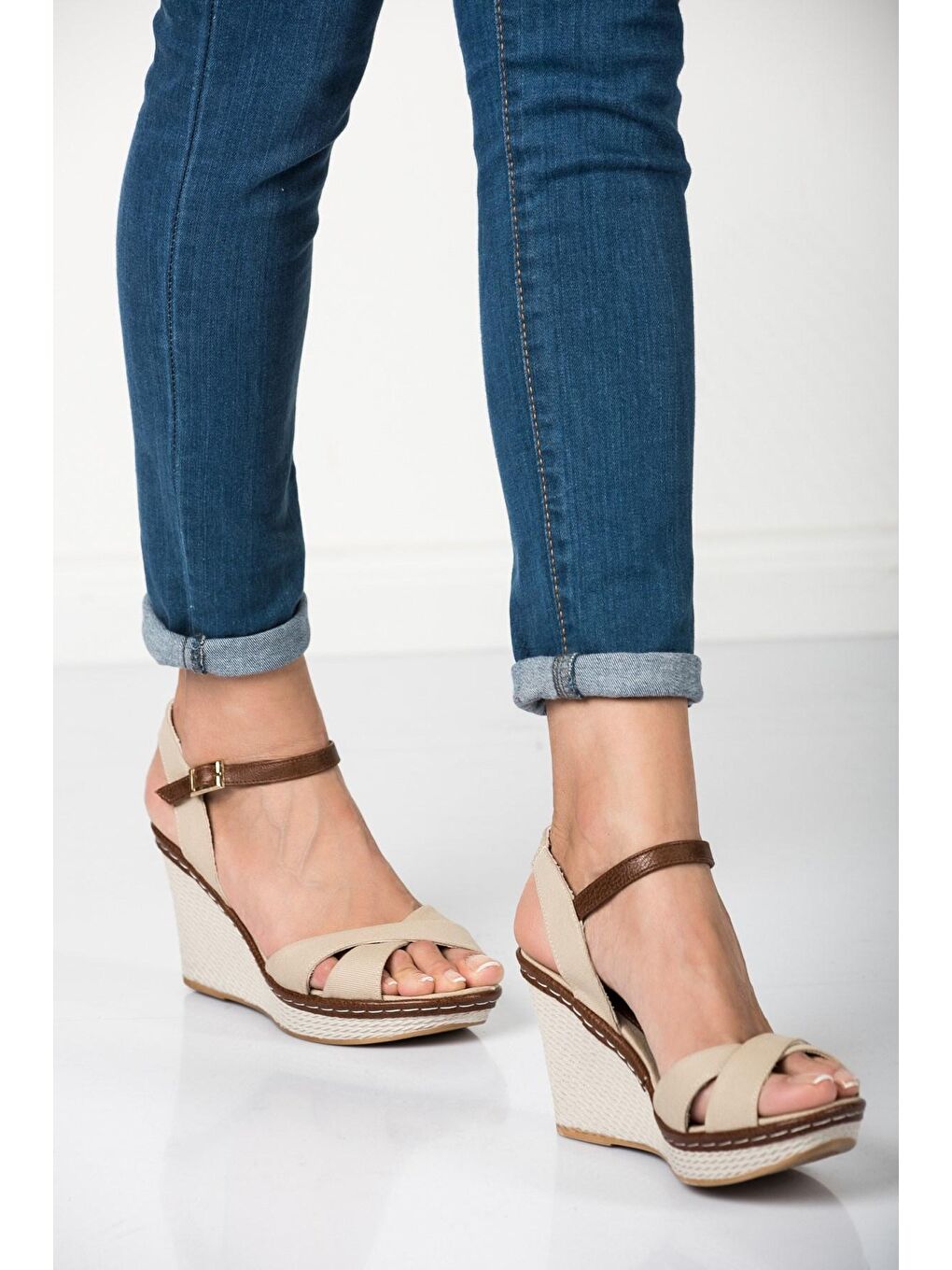 Fox Shoes 9674040205 Bej Dolgu Taban Kadın Ayakkabı