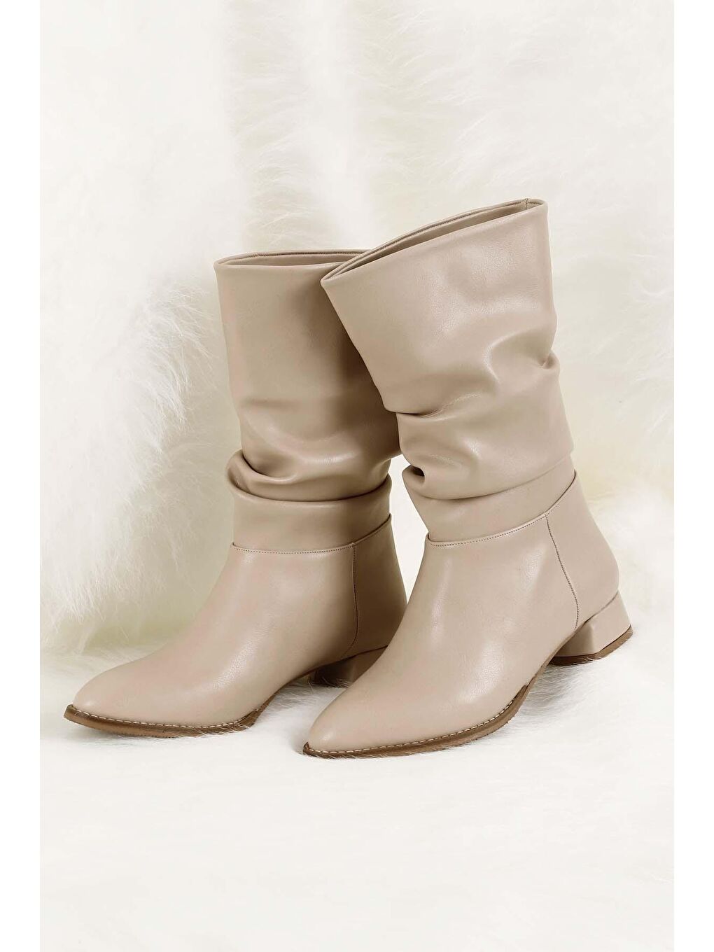 Bej Sivri Burun Kalın Topuklu Körüklü Kadın Günlük Kısa Çizme 37050