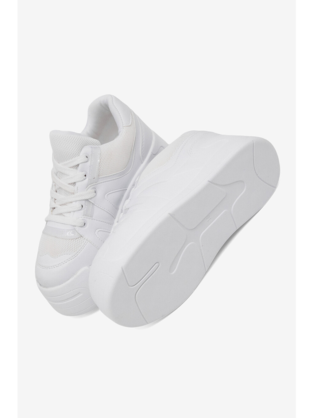 Kadın Beyaz Yüksek Taban Rahat Bağcıklı Sneaker-3