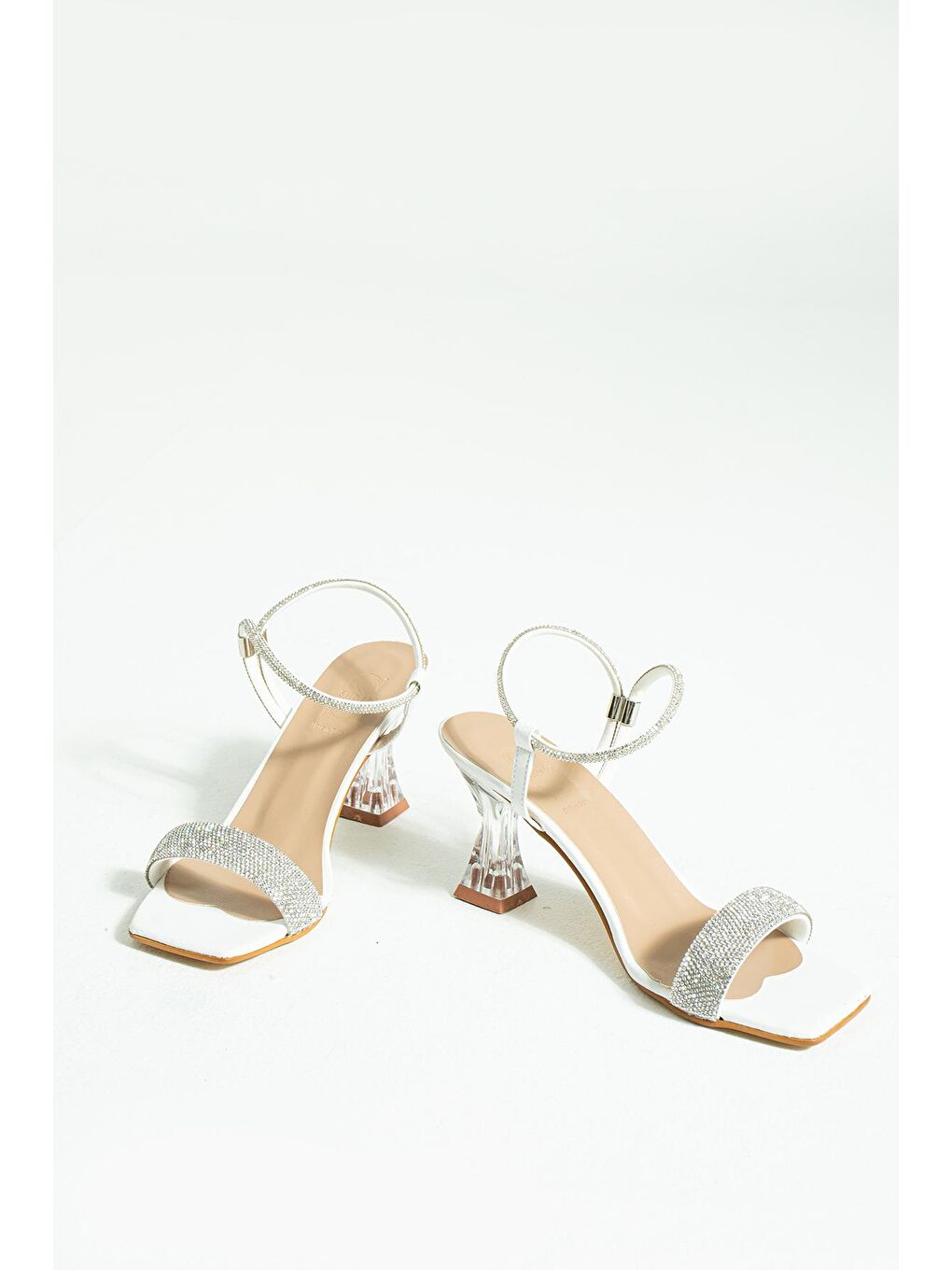 Beyaz Taşlı Kadeh Topuk Abiye Kadın Ayakkabı 008-3454-23-3