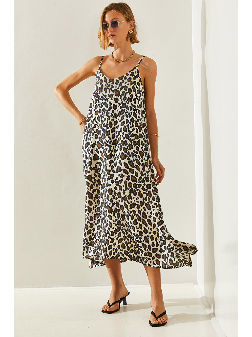 Bej Kadın Leopar İp Askılı Puantiyeli Asimetrik Kesim Basic  Elbise