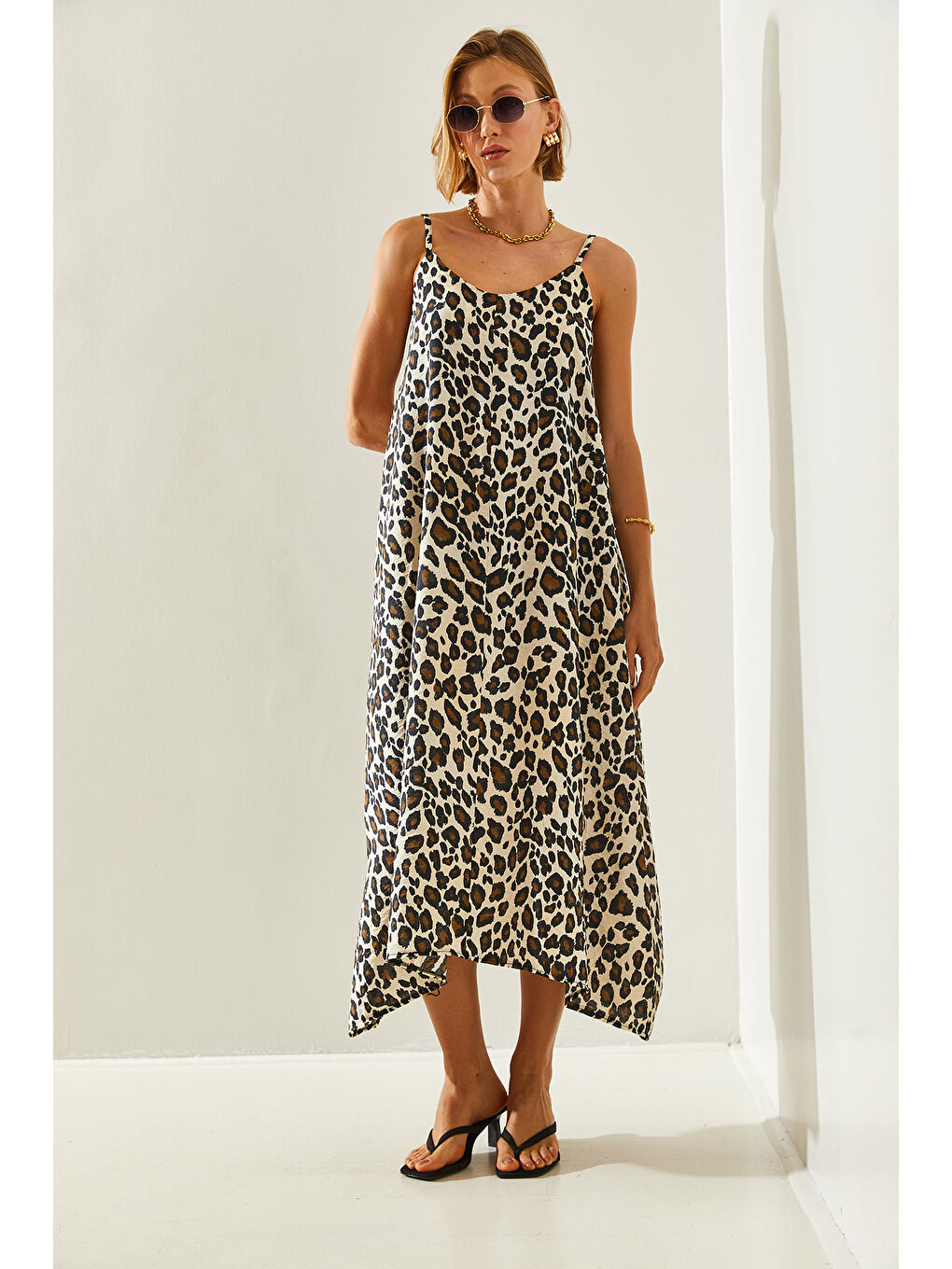 Bej Kadın Leopar İp Askılı Puantiyeli Asimetrik Kesim Basic  Elbise-1