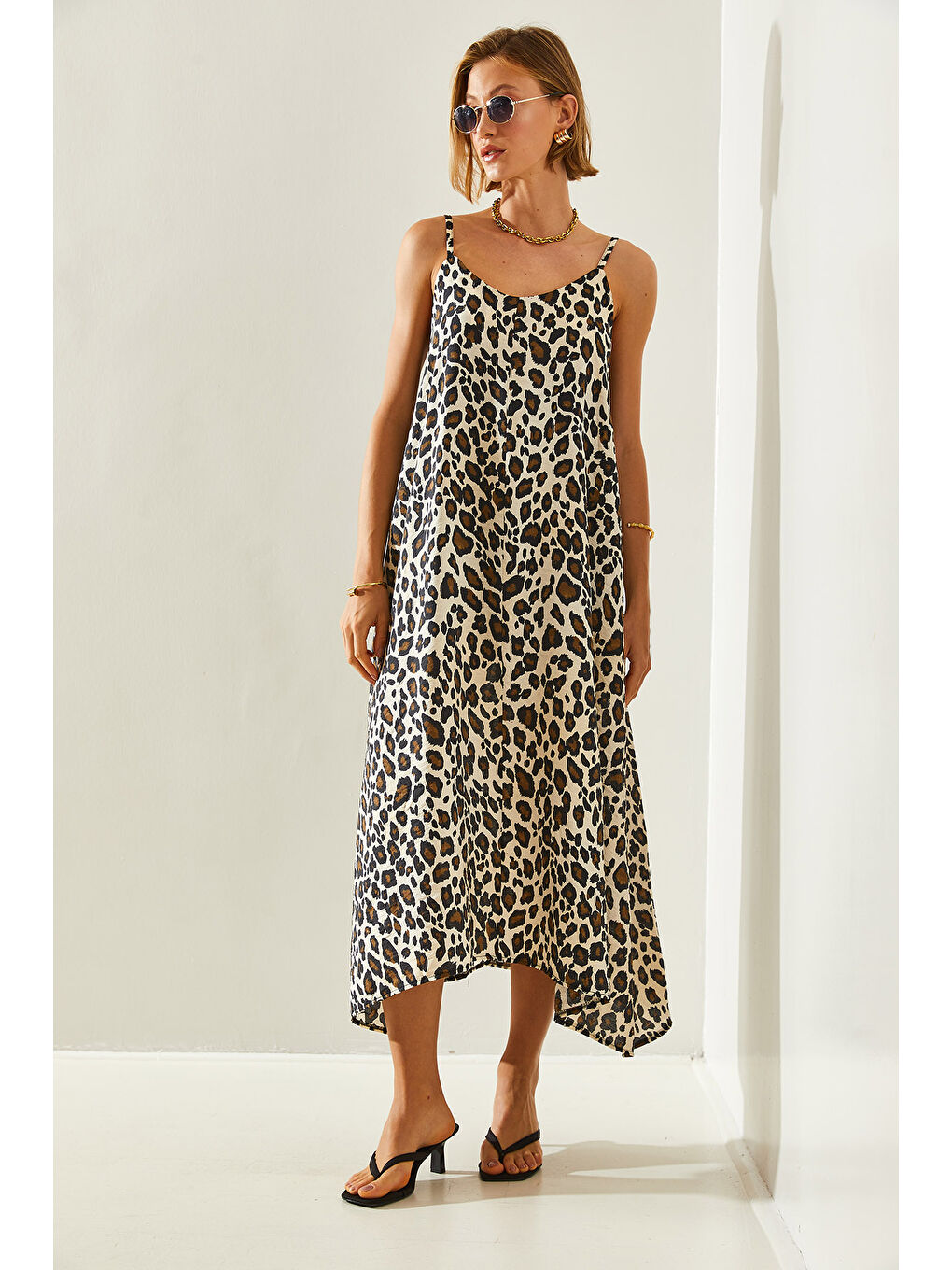 Bej Kadın Leopar İp Askılı Puantiyeli Asimetrik Kesim Basic  Elbise-2