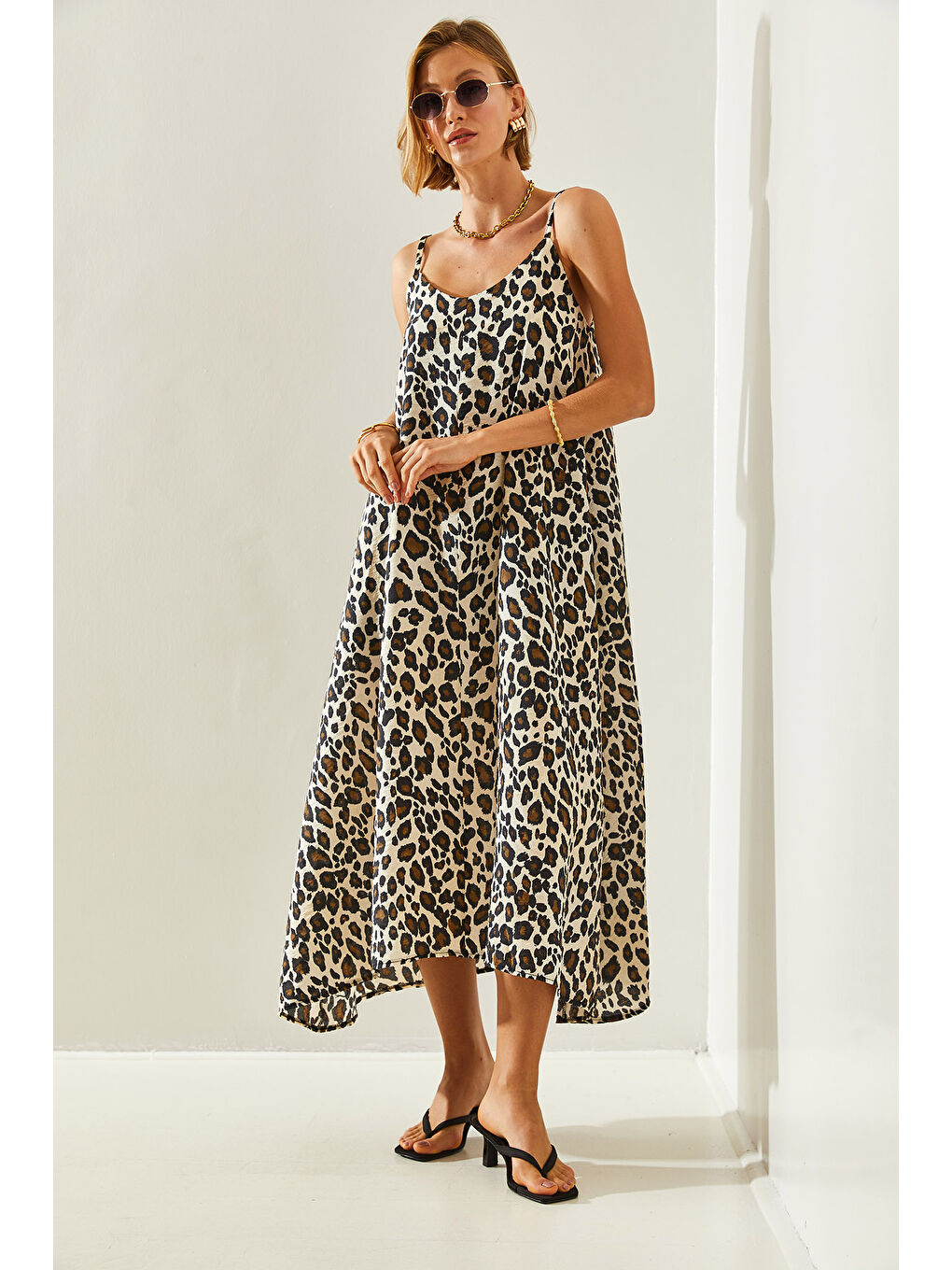 Bej Kadın Leopar İp Askılı Puantiyeli Asimetrik Kesim Basic  Elbise-4