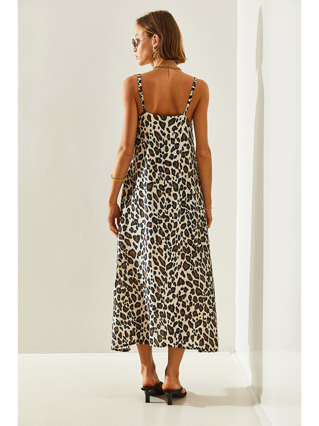 Bej Kadın Leopar İp Askılı Puantiyeli Asimetrik Kesim Basic  Elbise-6