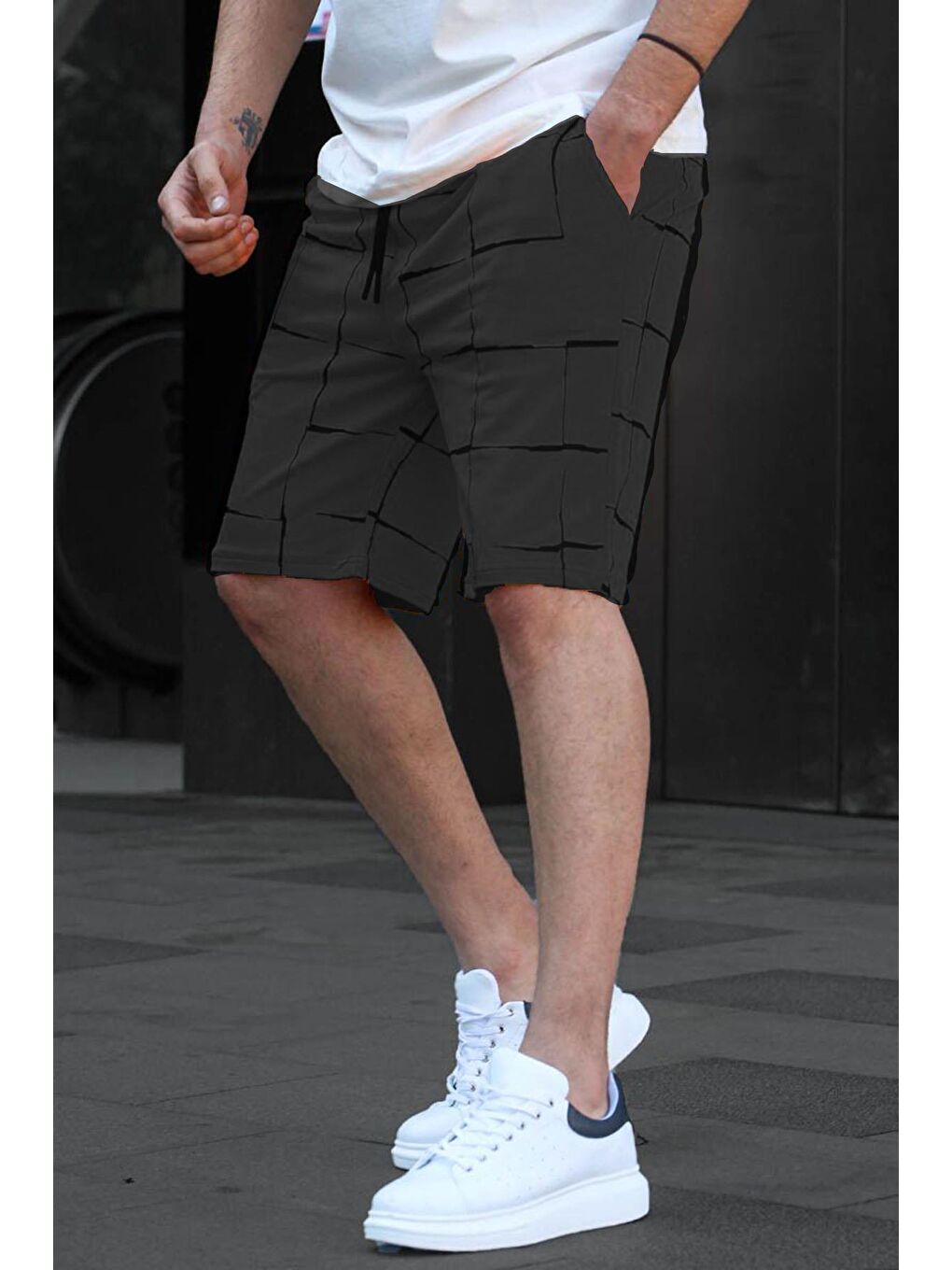 Siyah Grafik Desen Erkek Şort 5496