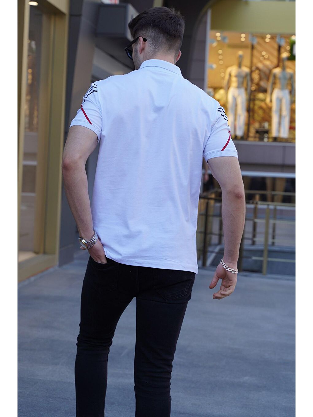 Beyaz Desenli Polo Yaka Tişört 5870-1