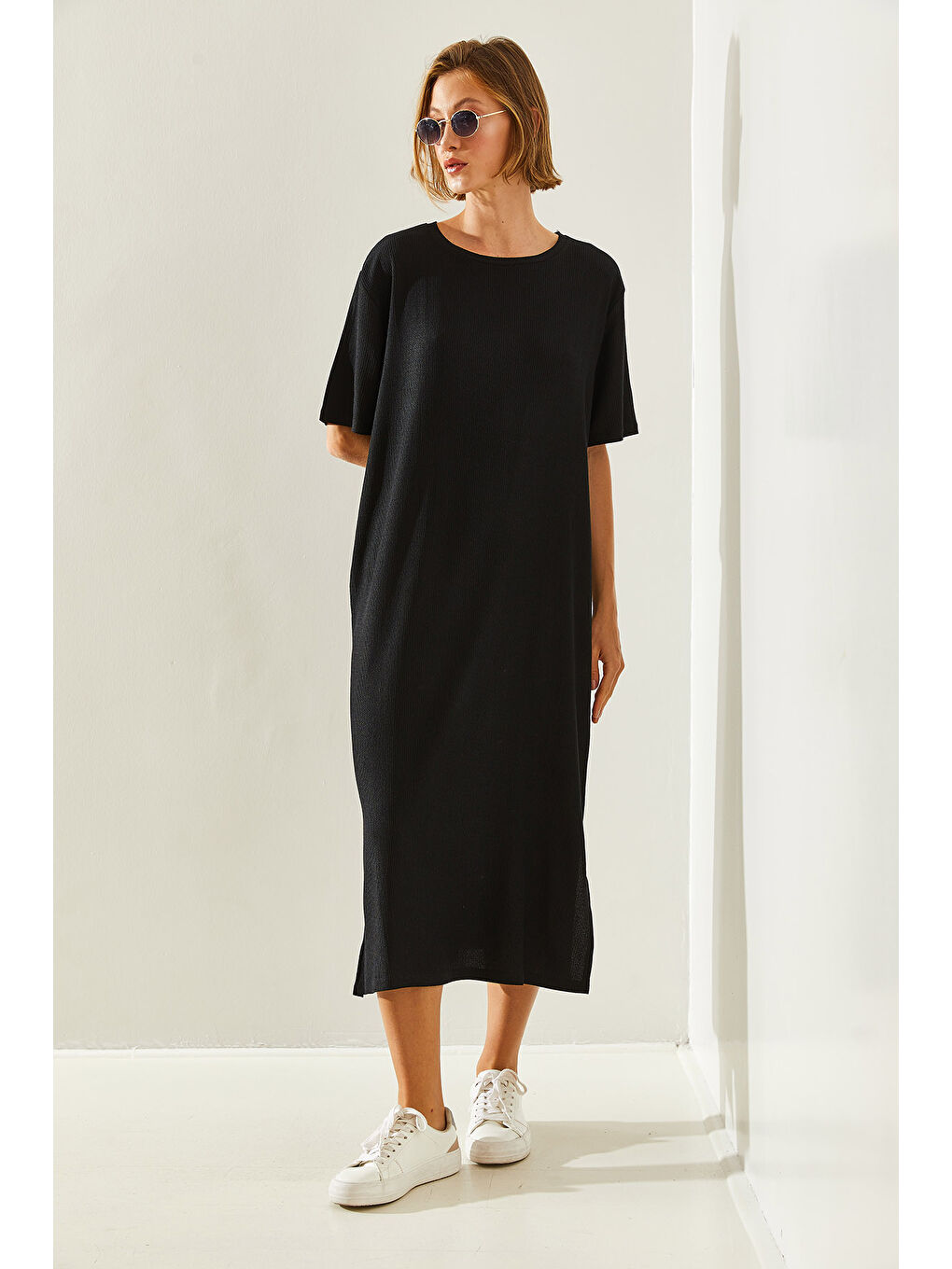 Siyah Kadın Mini Boy Kısa Kollu Yırtmaç Detaylı Basic Krinkıl  Elbise-2