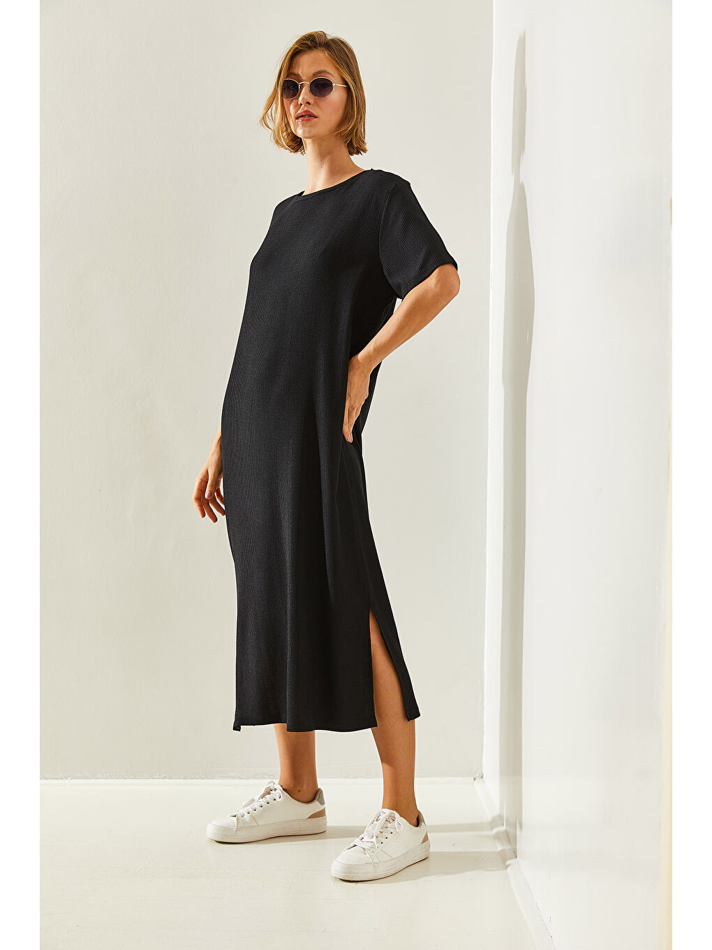 Siyah Kadın Mini Boy Kısa Kollu Yırtmaç Detaylı Basic Krinkıl  Elbise-3