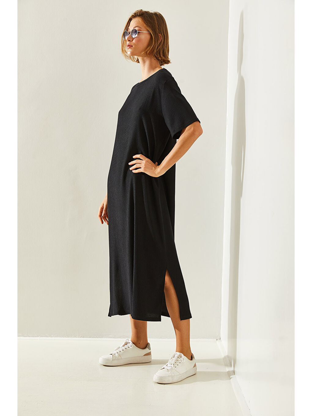 Siyah Kadın Mini Boy Kısa Kollu Yırtmaç Detaylı Basic Krinkıl  Elbise-4