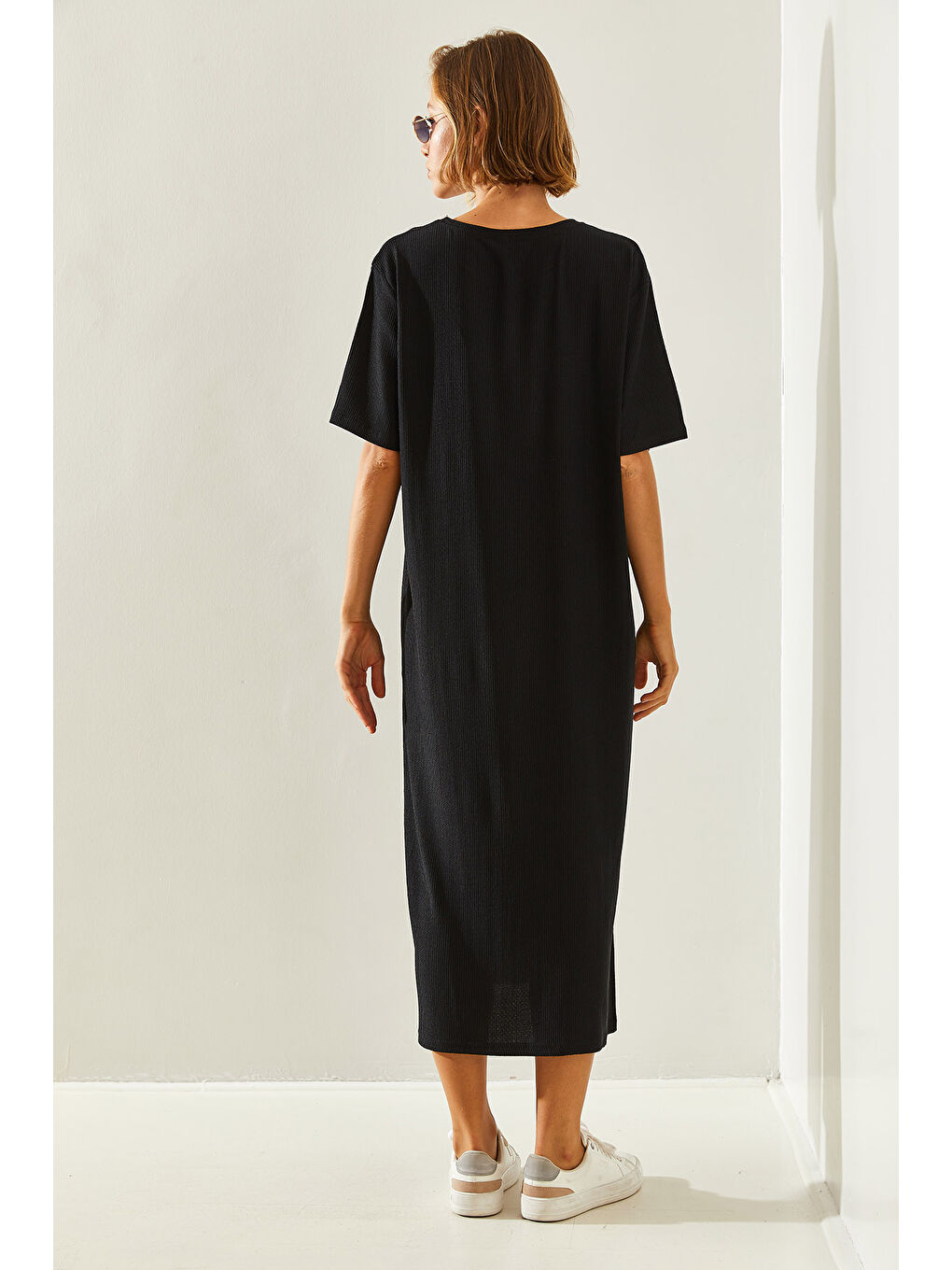 Siyah Kadın Mini Boy Kısa Kollu Yırtmaç Detaylı Basic Krinkıl  Elbise-6