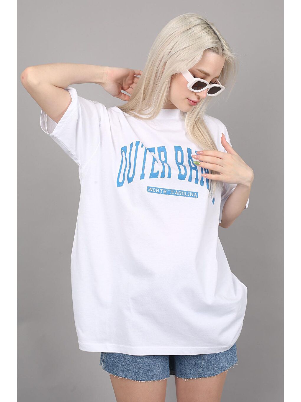 Beyaz Baskılı Oversize Yuvarlak Yaka Kadın Tişört