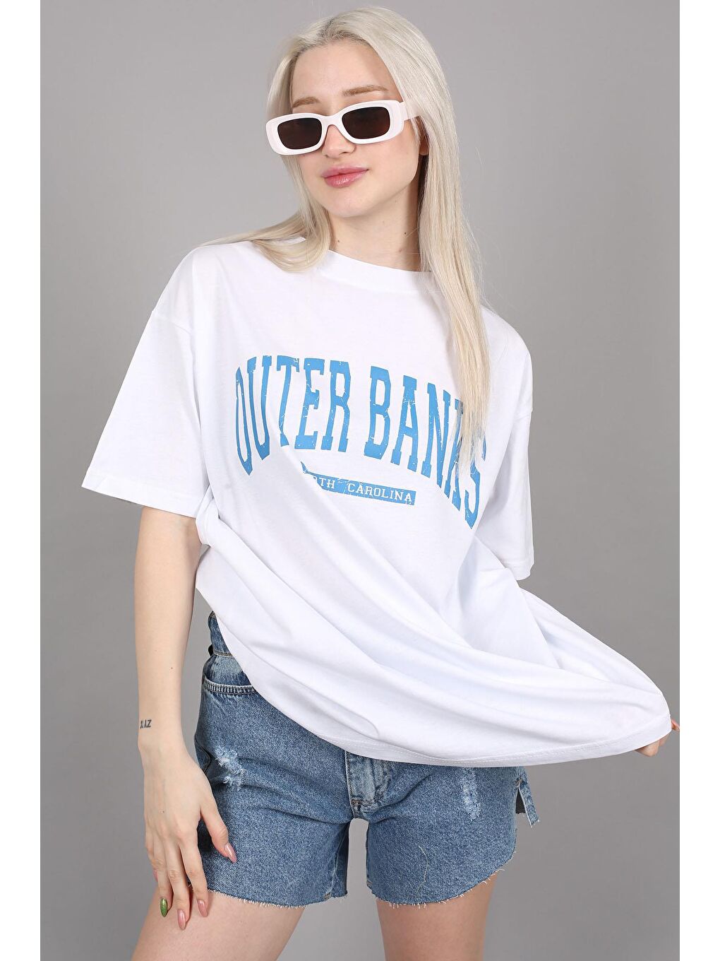 Beyaz Baskılı Oversize Yuvarlak Yaka Kadın Tişört-2