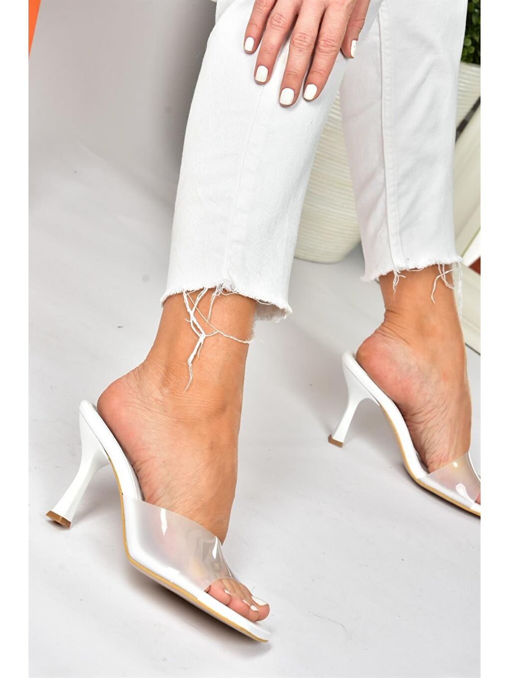 P590033209 Beyaz Kadın Terlik