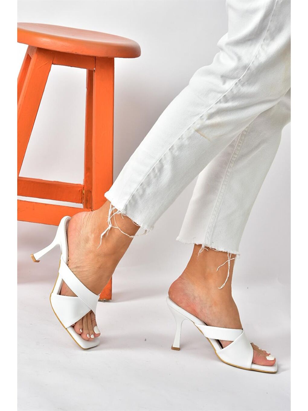 P590033009 Beyaz Kadın Terlik-4