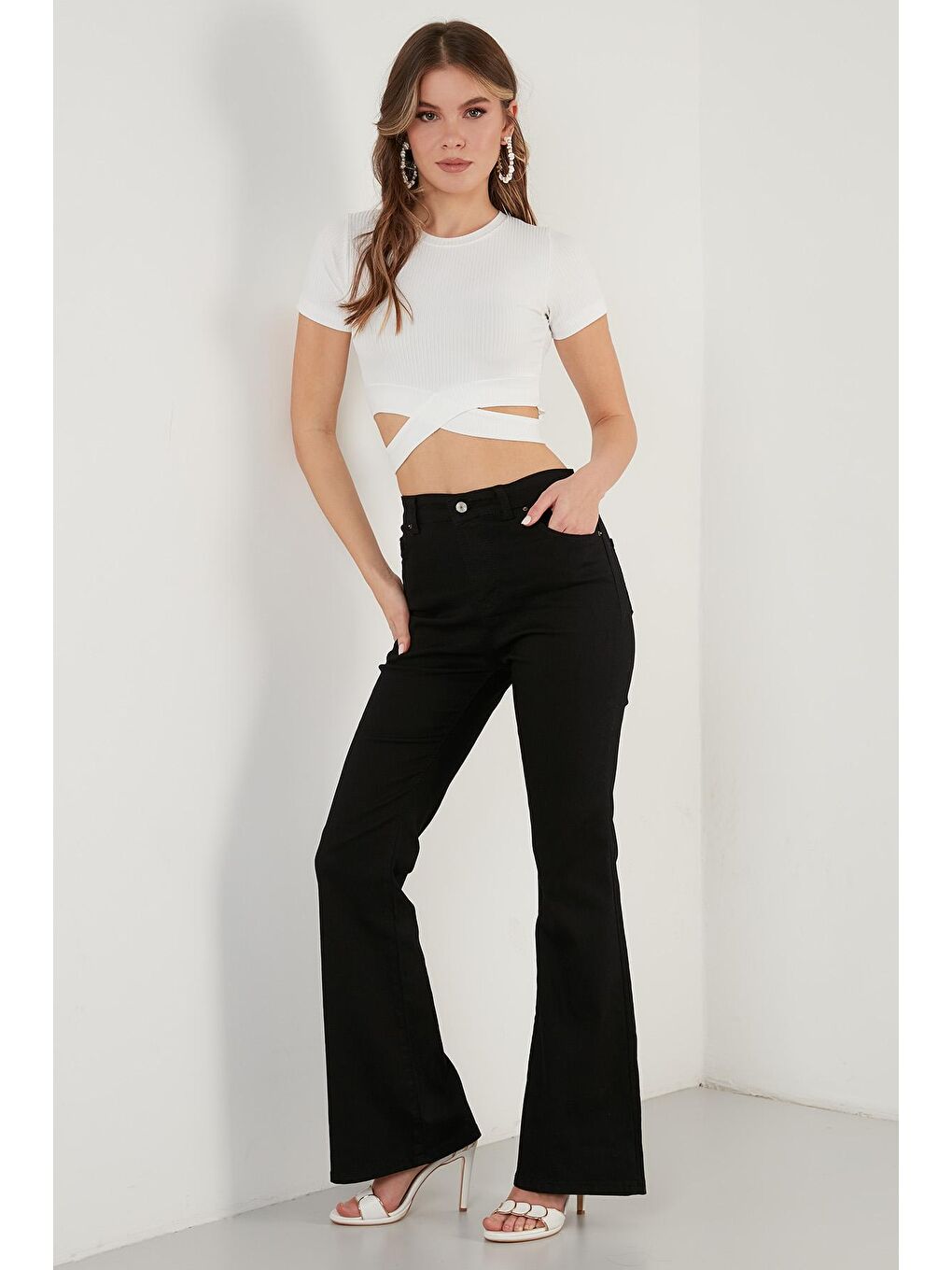 Lela Ekru Fitilli Bel Detaylı Kısa Kollu Dar Kesim Crop Bluz 5864211 - 6