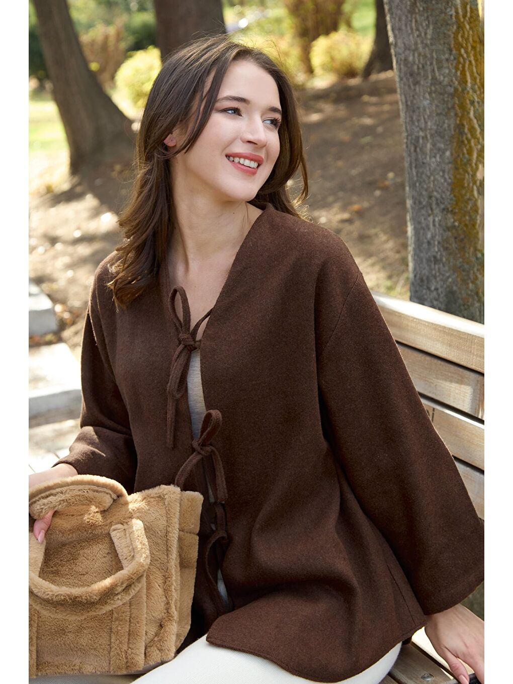 Kahverengi Önü Bağlamalı Oversize Kaşe Hırka