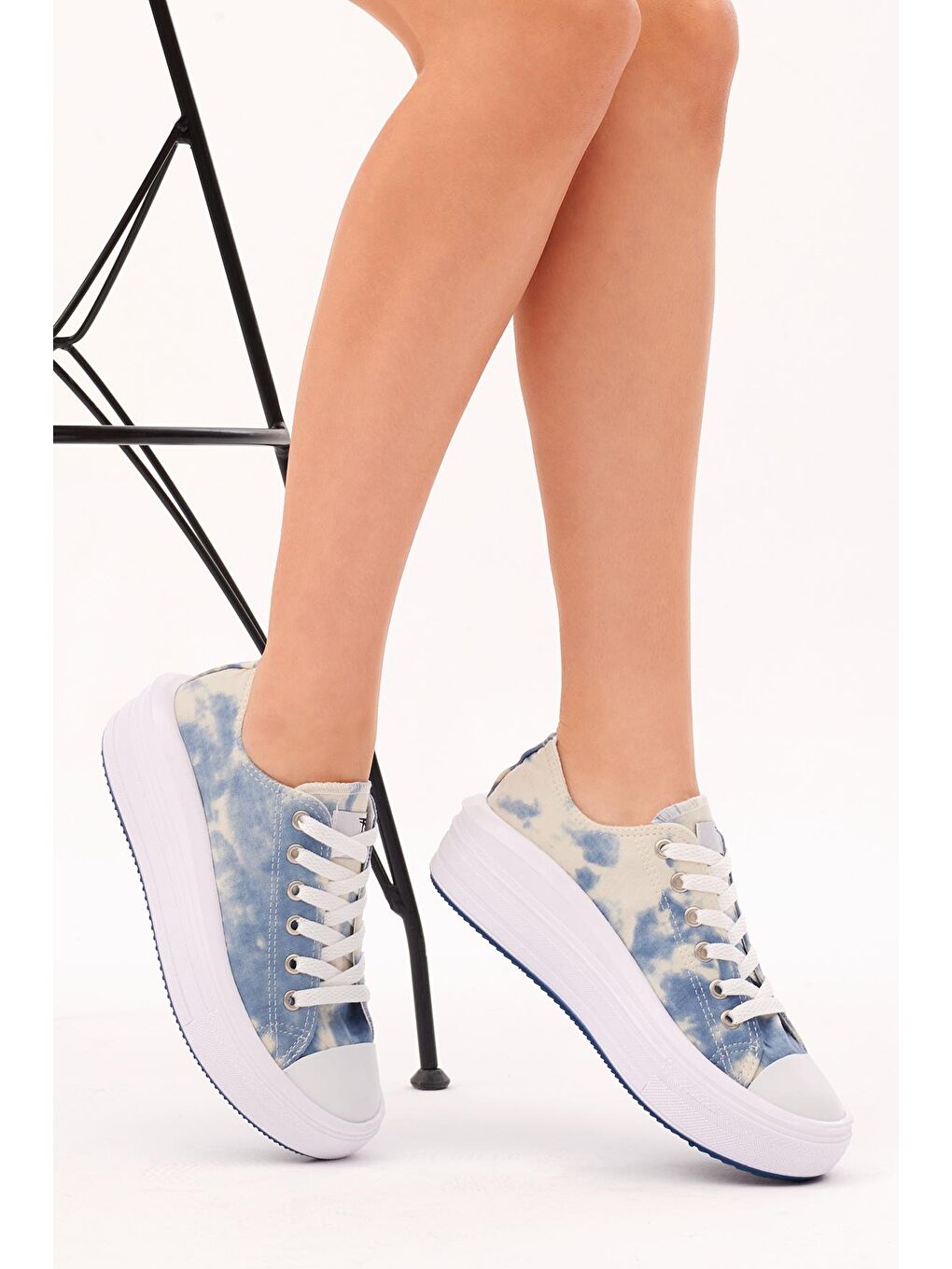 Kadın Mavi Rahat Kalıp Kalın Tabanlı Spor Ayakkabı