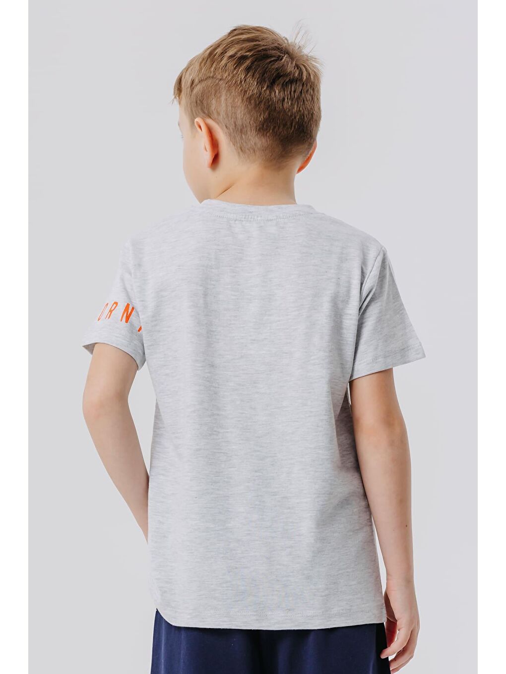 Bej Erkek Çocuk Tatil Temalı Sörfçü Baskılı Açık Gri Melanj (6-12 Yaş)-1