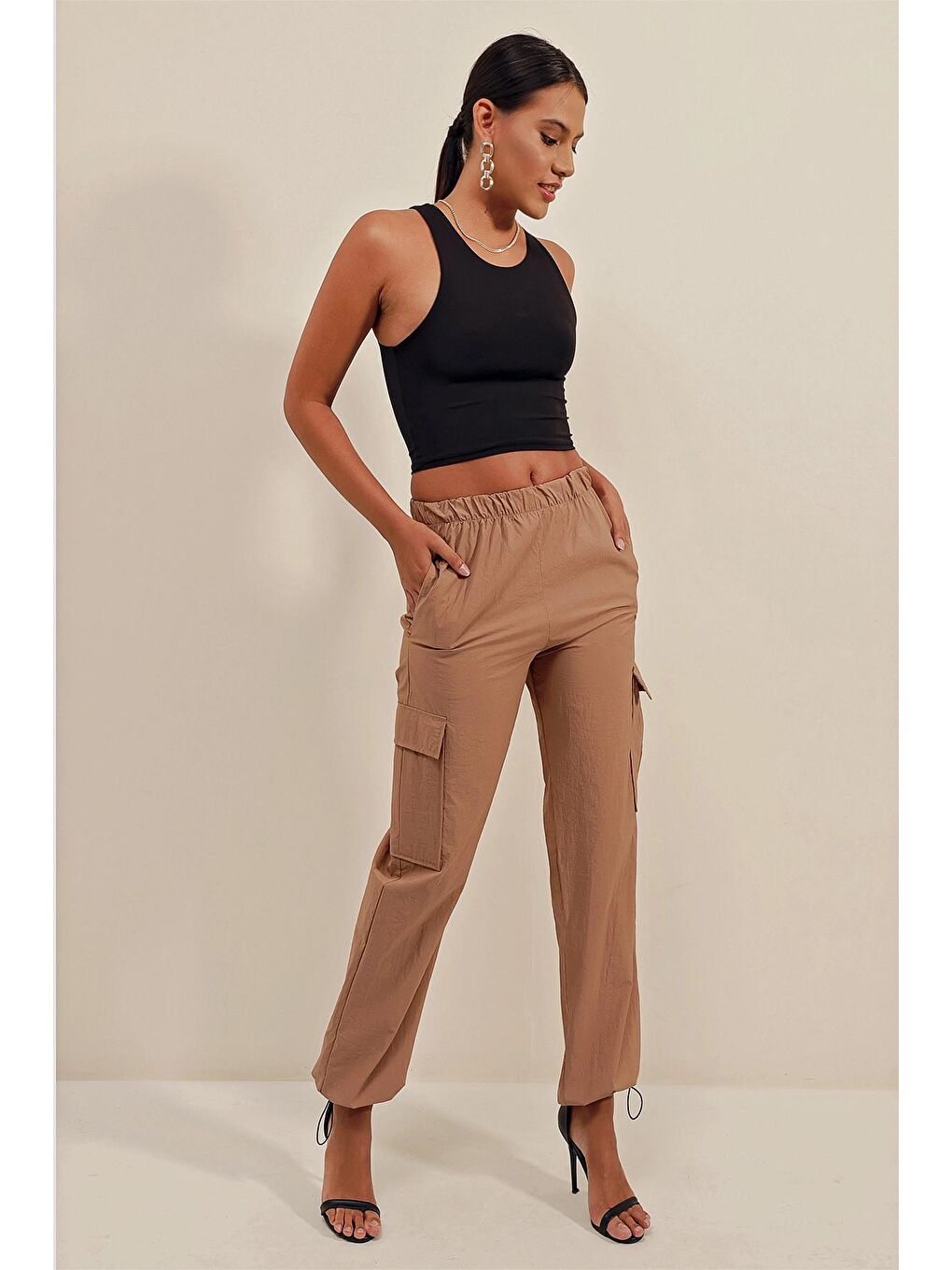 Bej Beli ve Paçası Lastikli Kargo Cep Paraşüt Pantolon-1