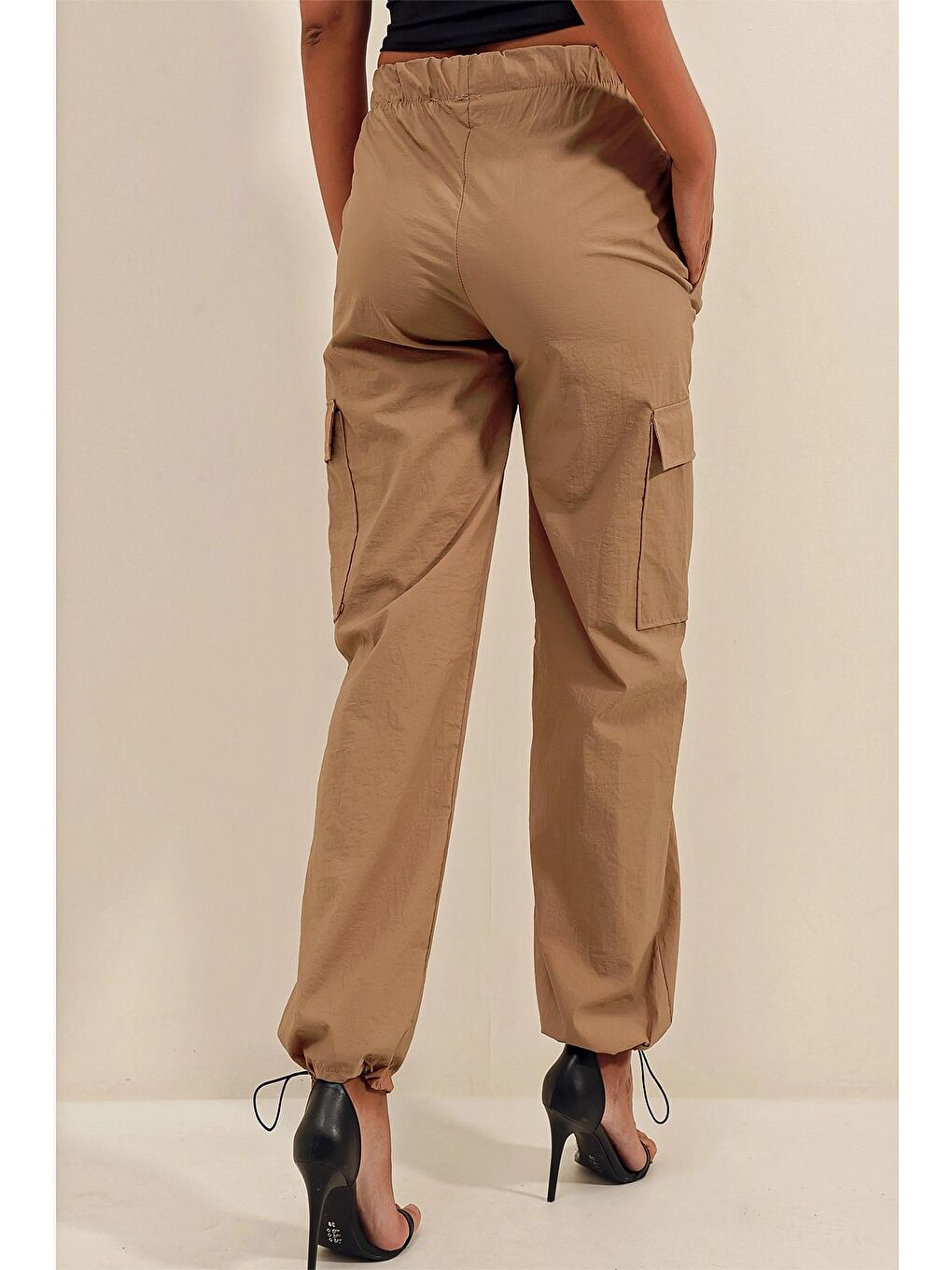 Bej Beli ve Paçası Lastikli Kargo Cep Paraşüt Pantolon-4
