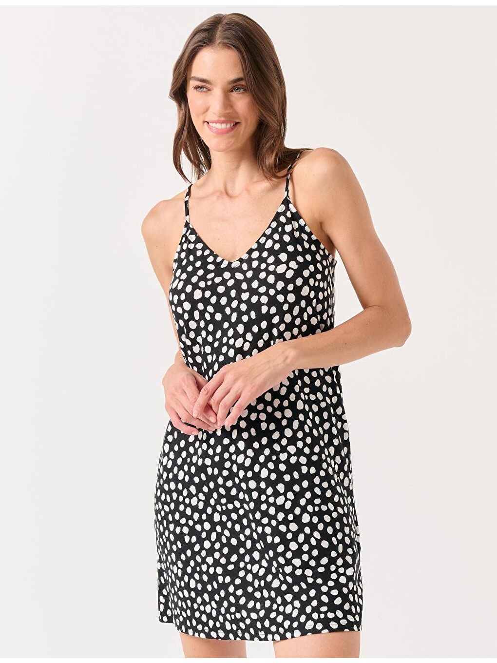 Siyah Askılı V Yaka Puantiyeli Mini Elbise