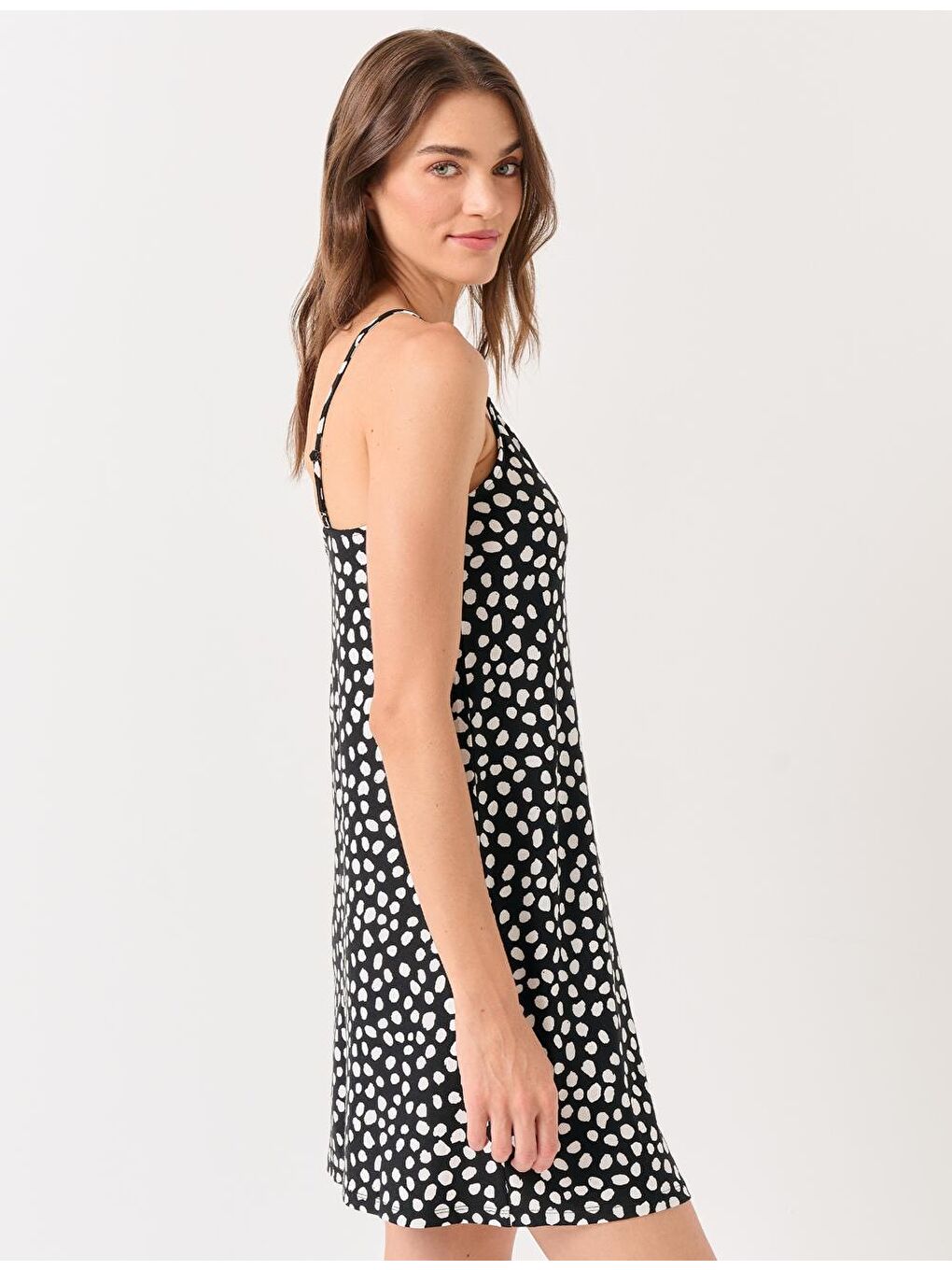 Siyah Askılı V Yaka Puantiyeli Mini Elbise-3