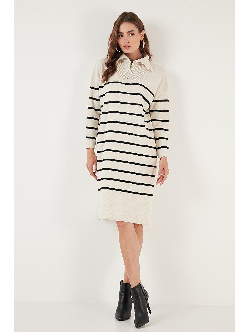 Ekru Çizgili Yarım Fermuarlı Yırtmaçlı Triko Elbise 4615183-3