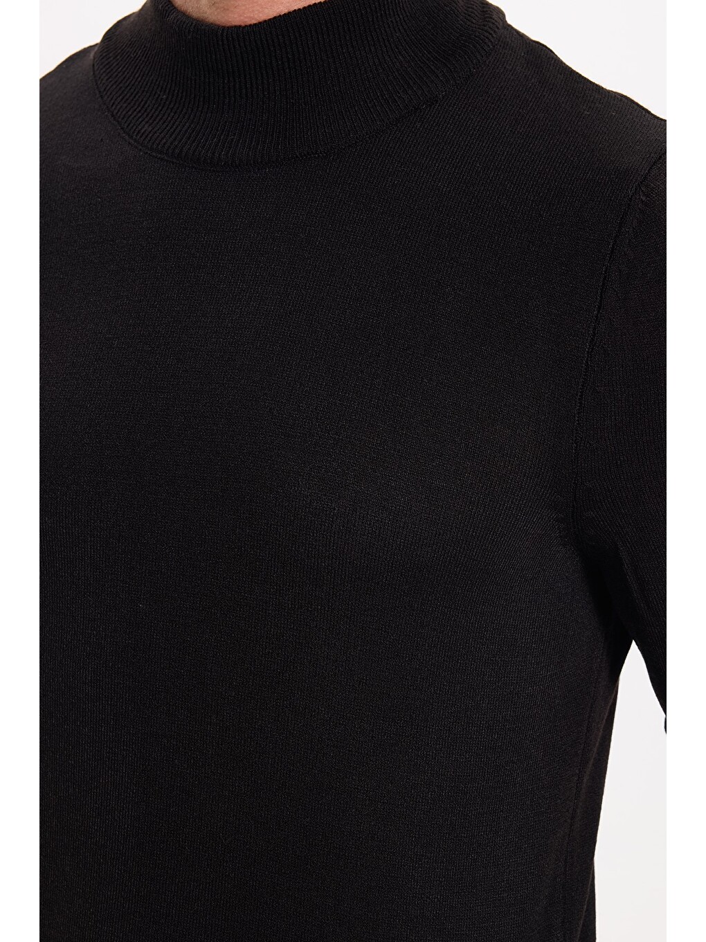 Erkek Slim Fit Dar Kesim Yumuşak Dokulu Tüylenmeyen Siyah Yarım Balıkçı Yaka Triko Kazak-3