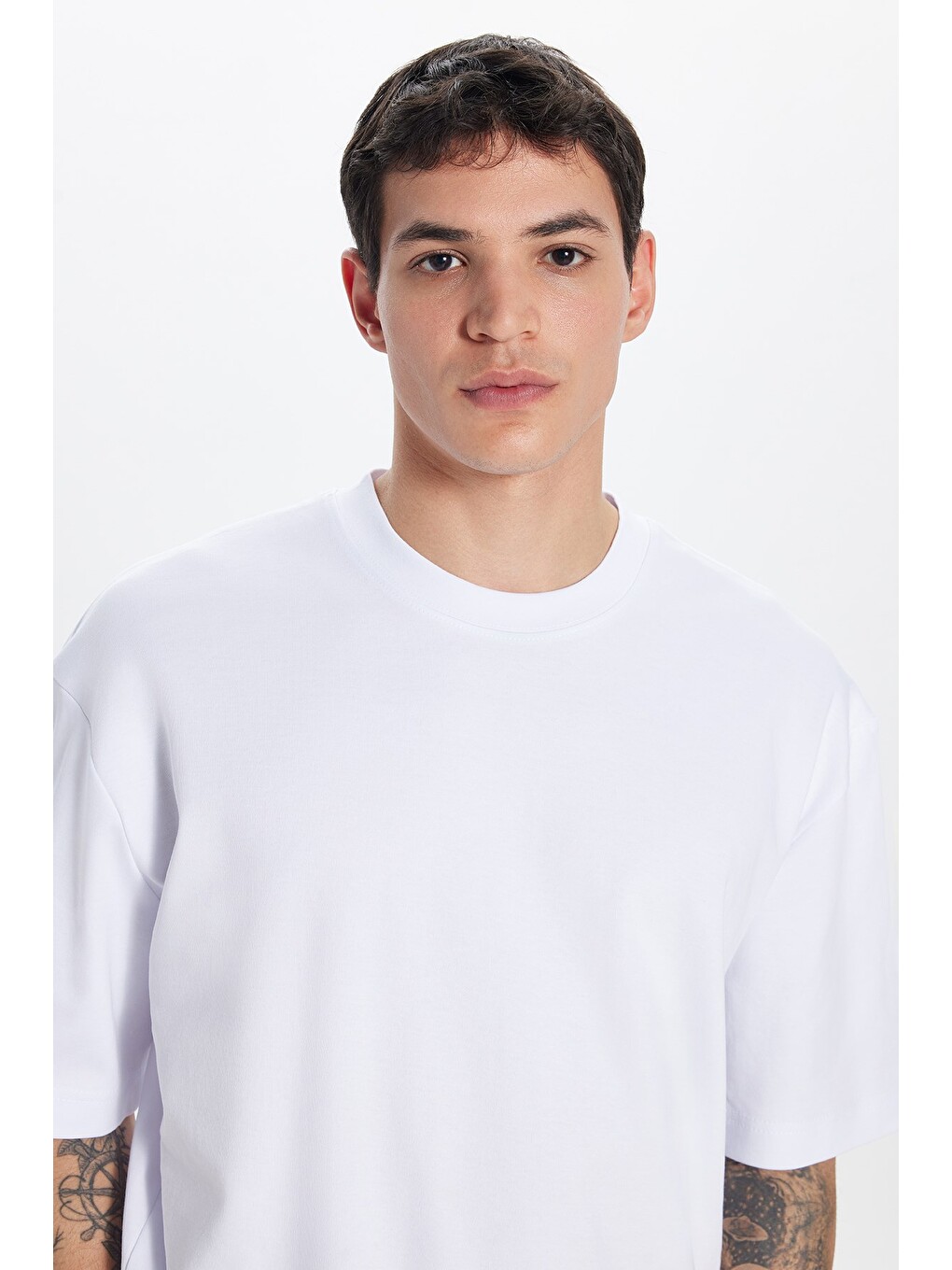 Unisex Oversize Geniş Kesim Pamuklu Yumuşak Dokulu Basic Bisiklet Yaka Beyaz Tişört-1