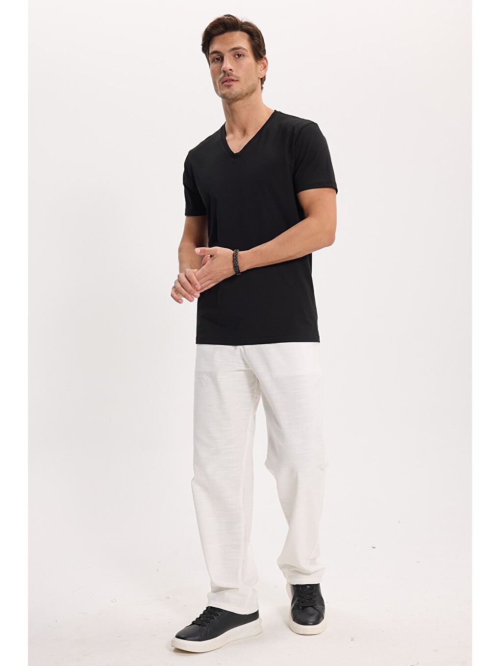 Siyah Slim Fit V Yaka Düz Basıc Kısa Kol Tişört-1