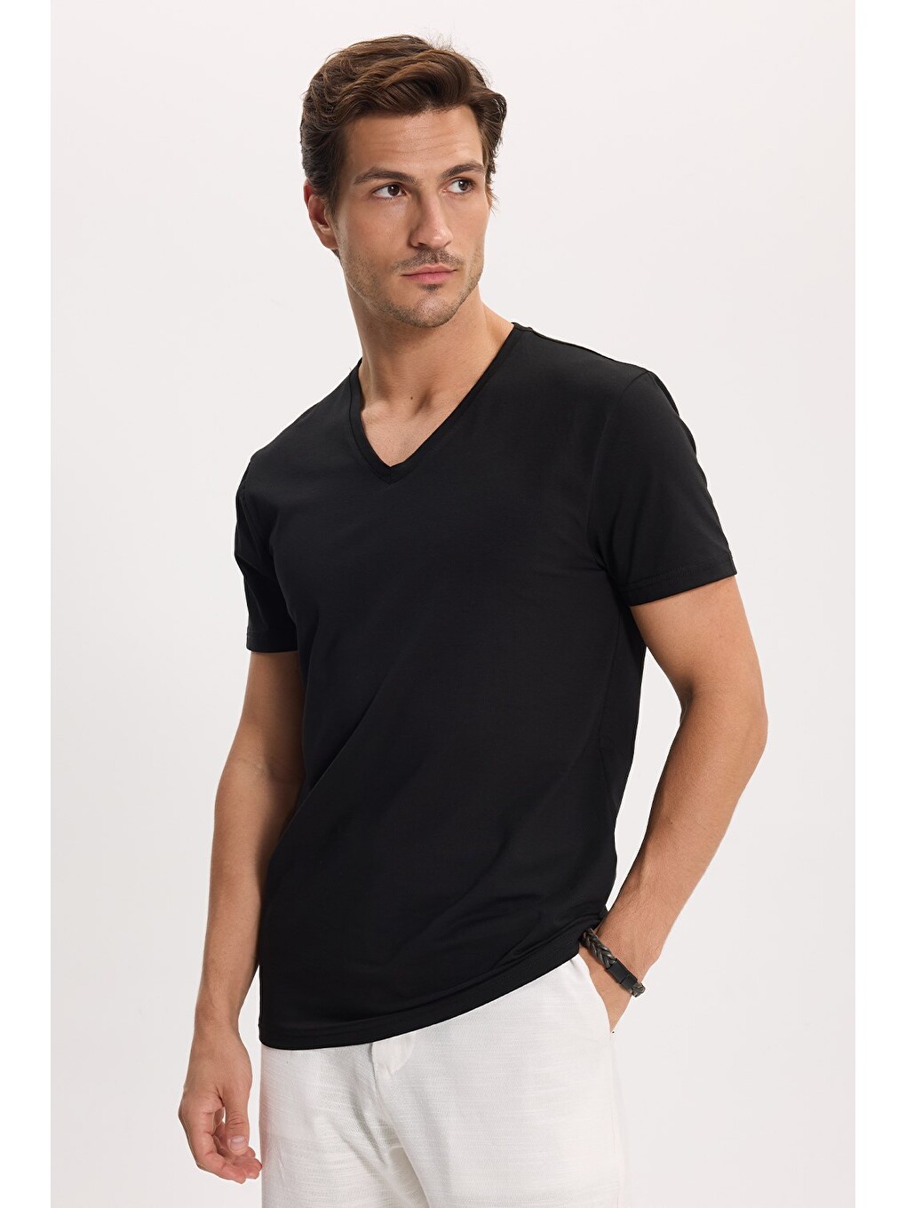 Siyah Slim Fit V Yaka Düz Basıc Kısa Kol Tişört-2