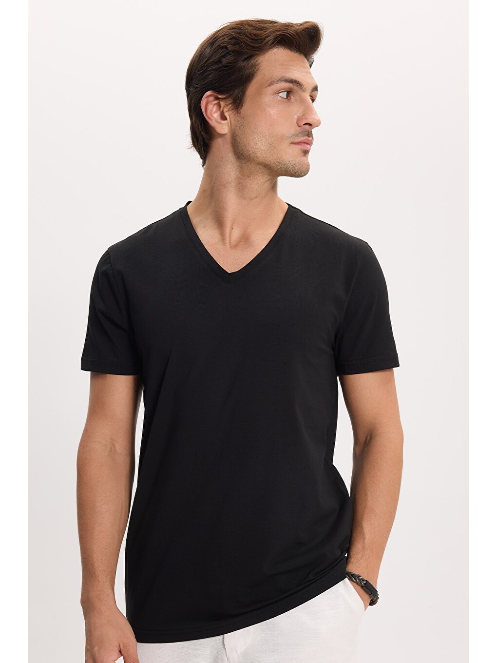 Siyah Slim Fit V Yaka Düz Basıc Kısa Kol Tişört-3