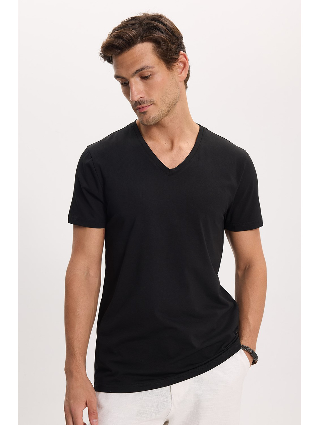 Siyah Slim Fit V Yaka Düz Basıc Kısa Kol Tişört-4