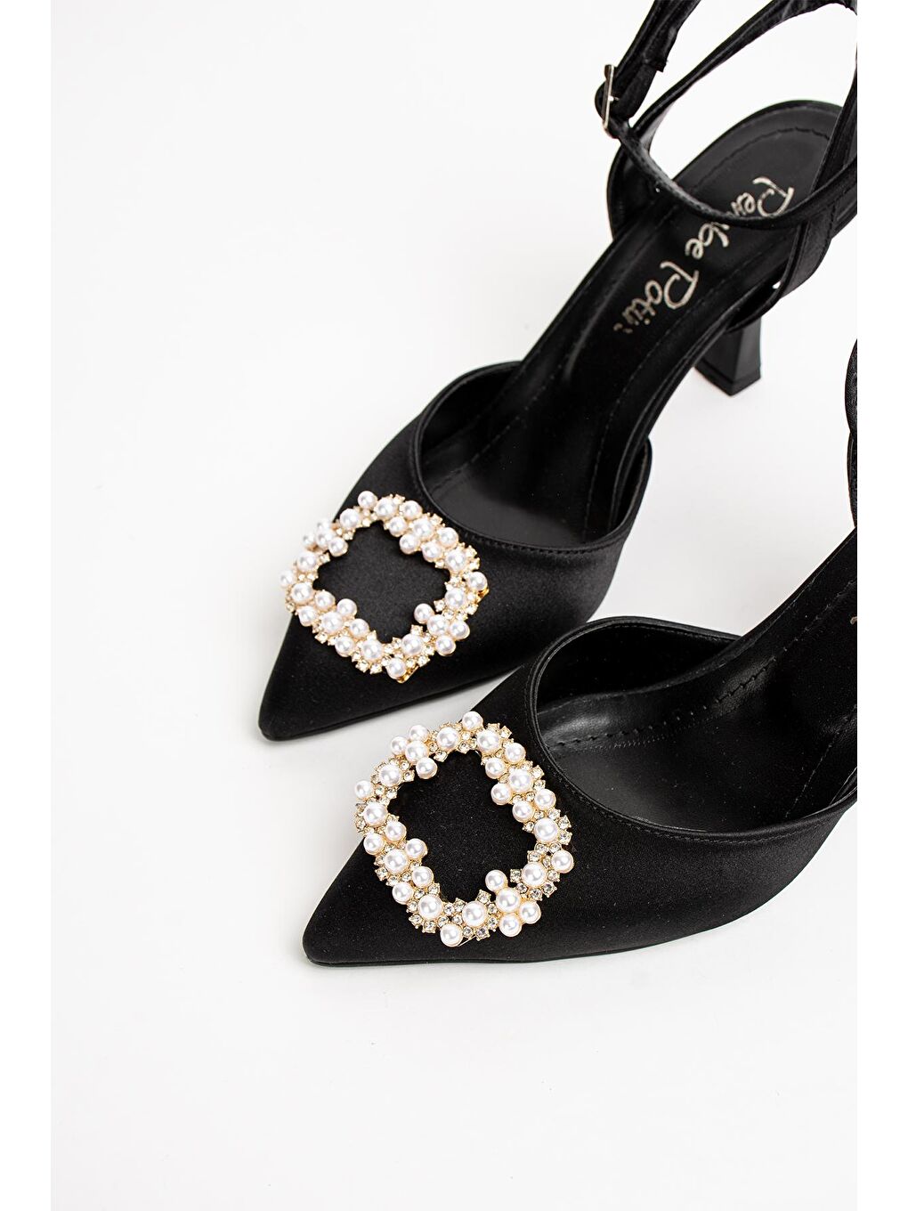 Siyah Güneş Tokalı Kadın Topuklu Ayakkabı 017-1520-23-2