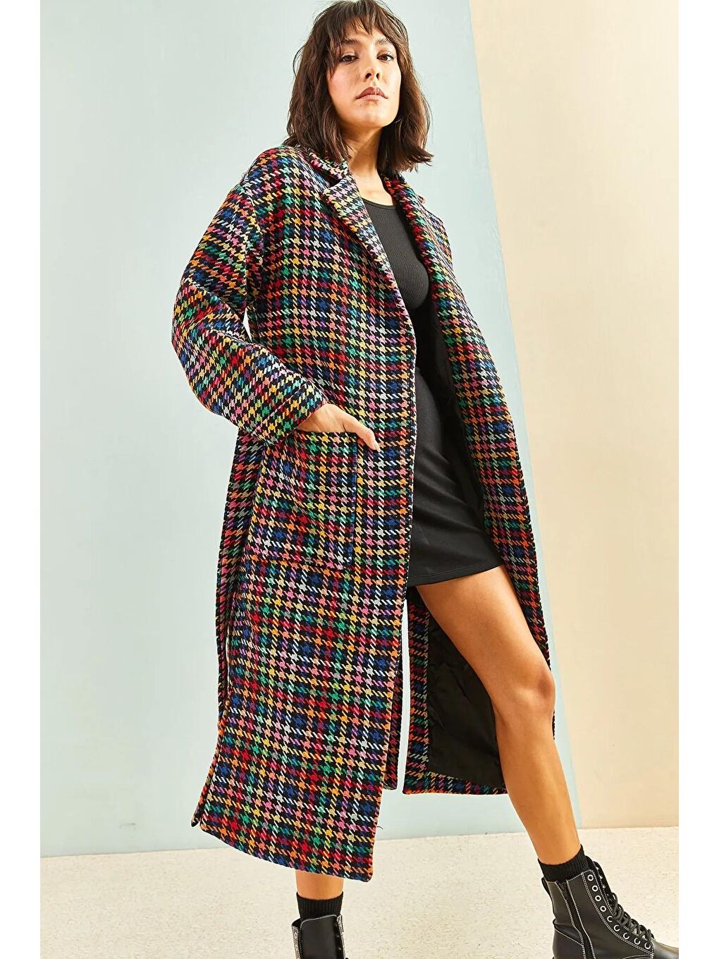 Siyah Kadın Kazayaği Desenli Kuşaklı Büyük Cepli Kaban