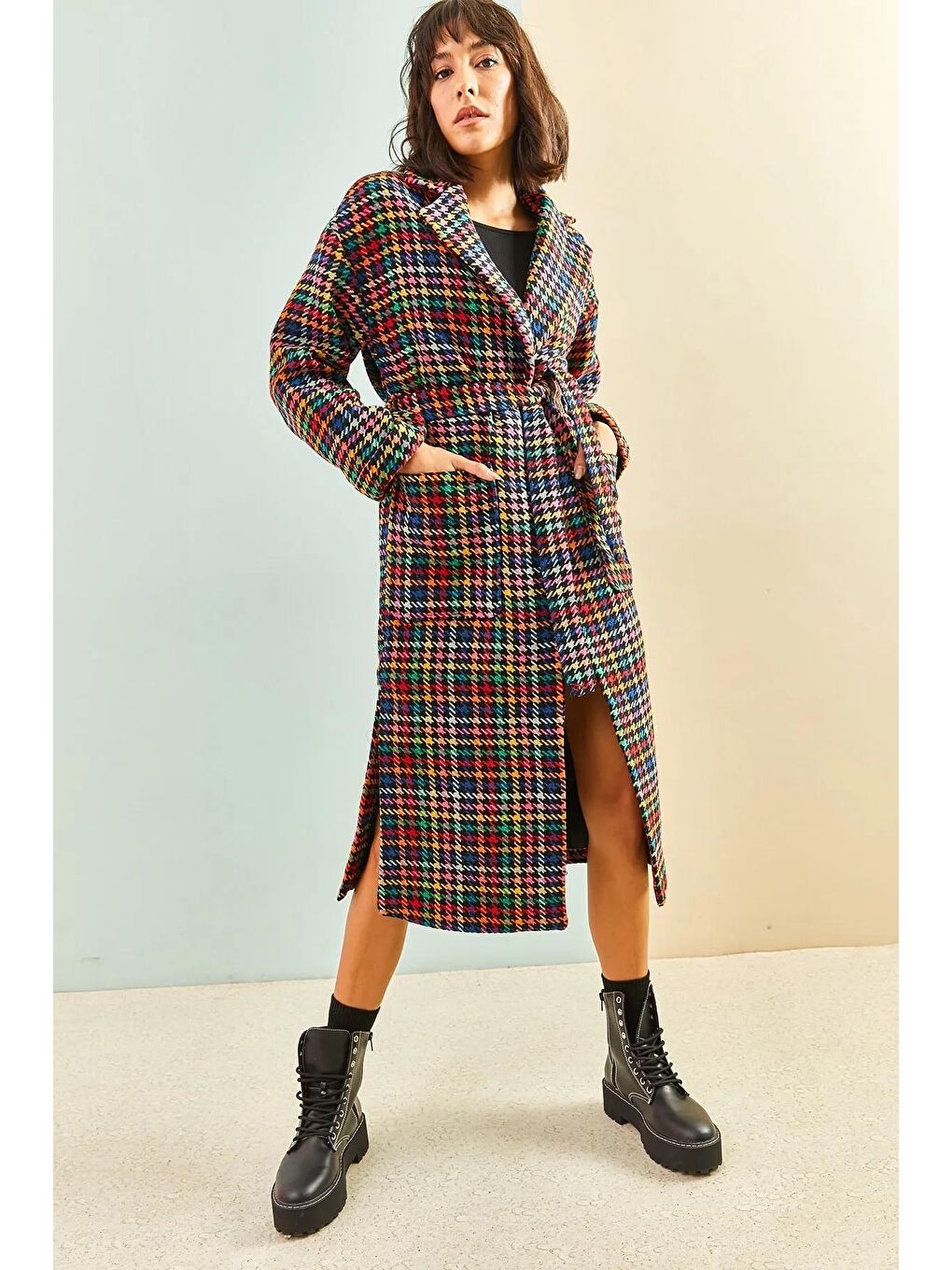 Siyah Kadın Kazayaği Desenli Kuşaklı Büyük Cepli Kaban-1