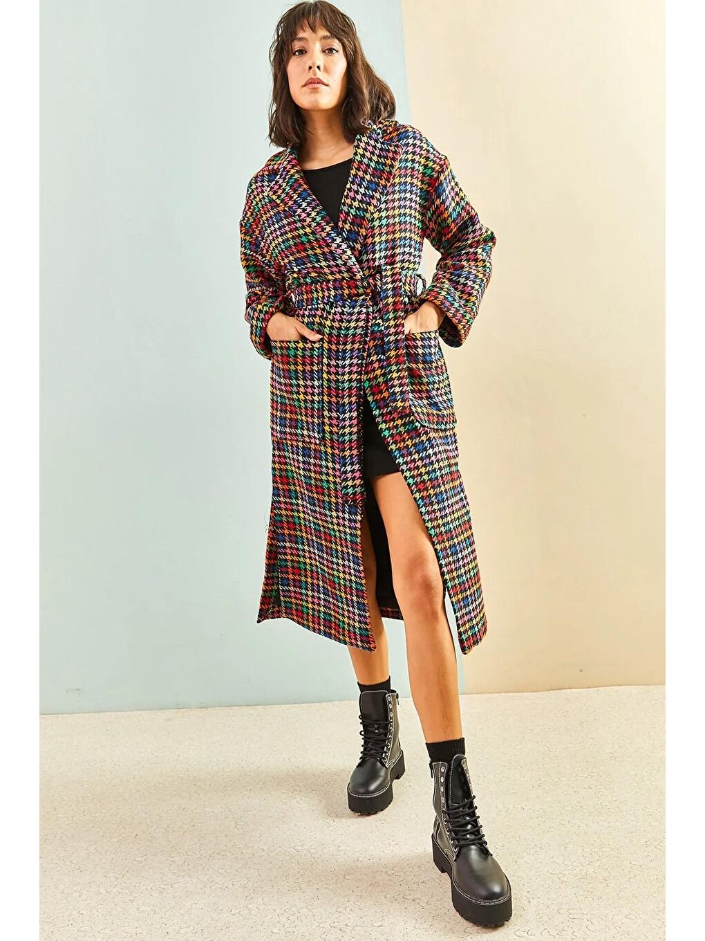 Siyah Kadın Kazayaği Desenli Kuşaklı Büyük Cepli Kaban-3