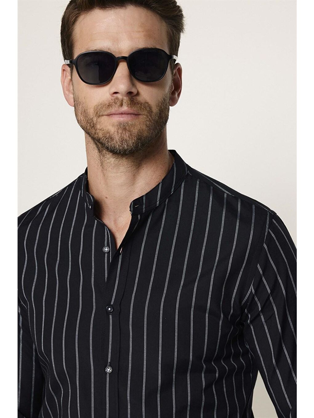 Slim Fit Hakim Yaka Pamuklu Kolay Ütü Çizgili Erkek Siyah Gömlek-2