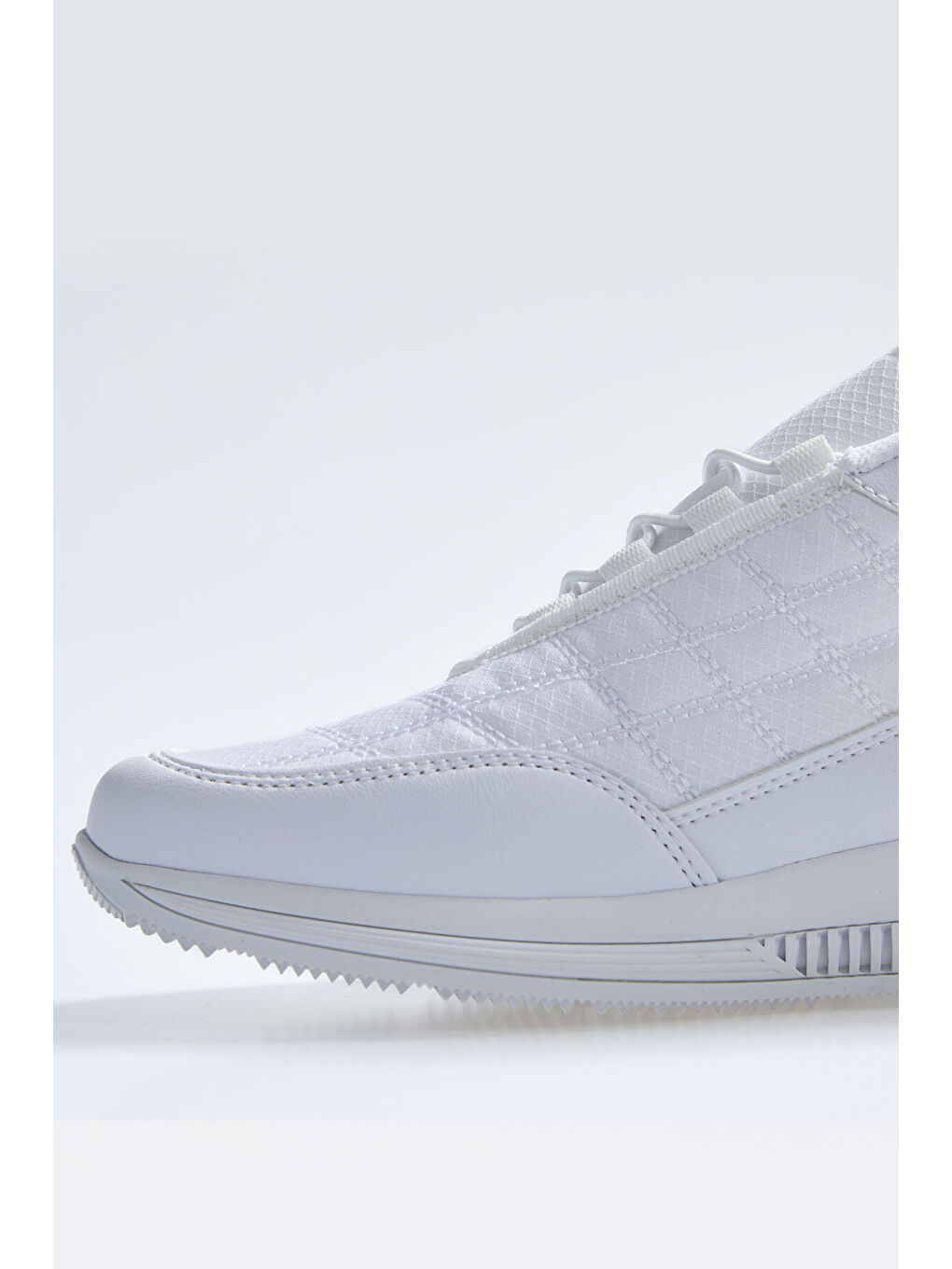 Beyaz Bağcıklı Kapitone Suni Deri Detaylı Erkek Spor Ayakkabı - 89096-2