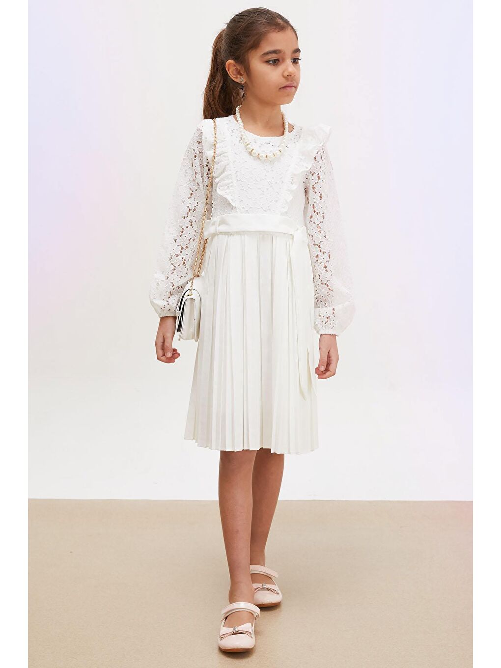 Beyaz Dantel Tüllü Kemerli Kız Çocuk Kolye ve Çantalı Elbise 18067-1