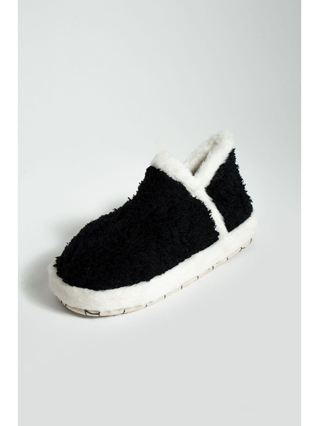 Siyah Kaymaz Kalın Taban Rahat Kalıp Pelüş Kadın Ev Botu P01-33-23-3